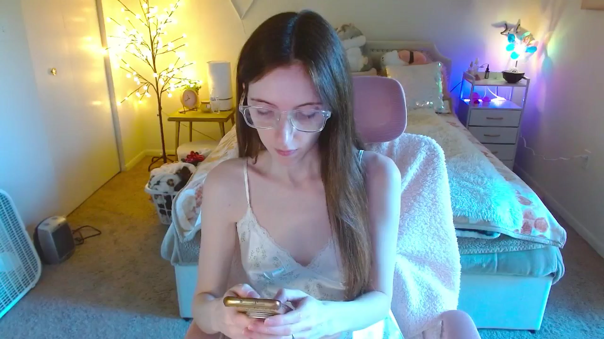 Gallery image thumbnail from MangoMae's myfreecams stream on, 10/15/2024, 17:39 image 3 of 20