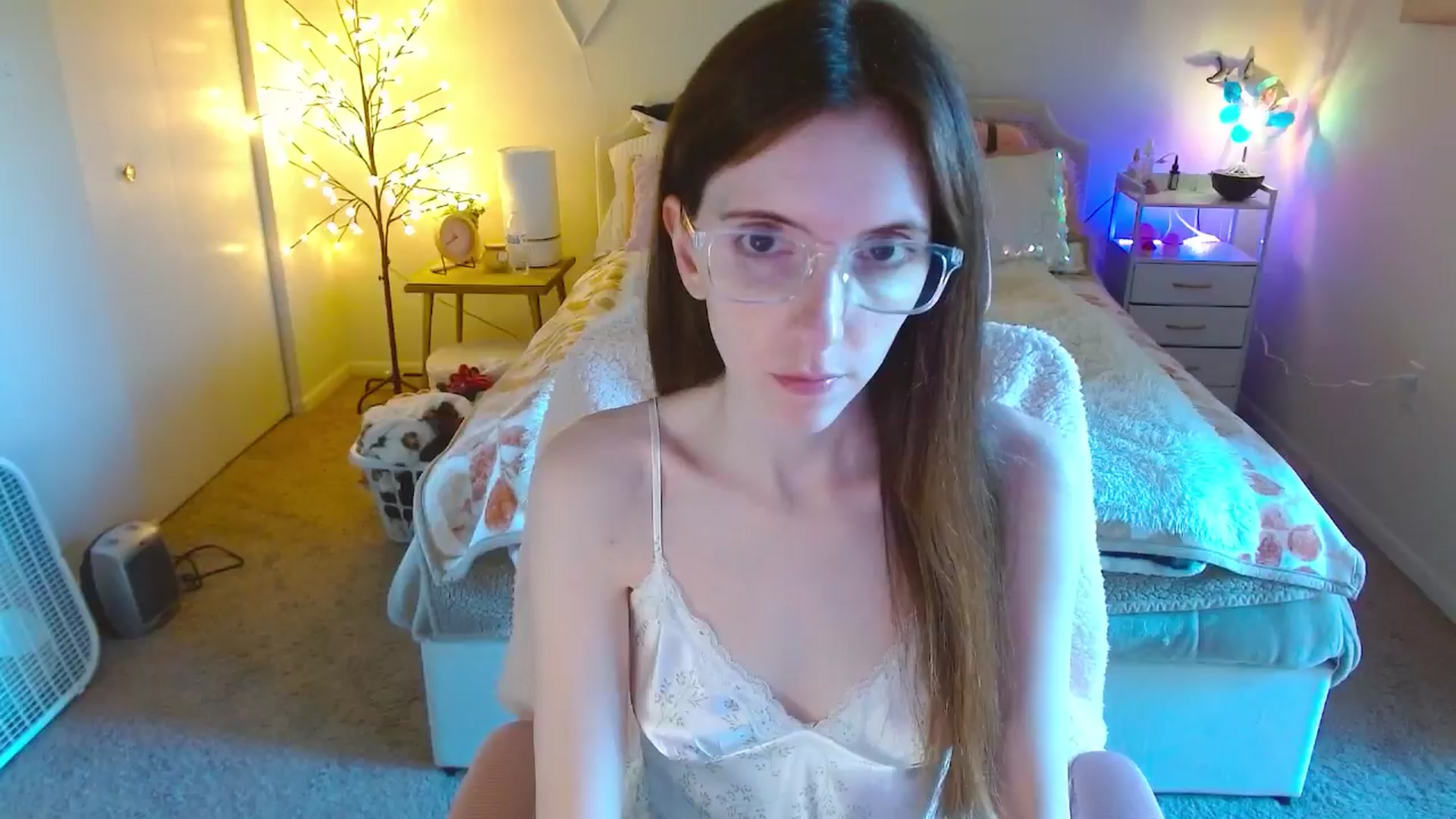 Gallery image thumbnail from MangoMae's myfreecams stream on, 10/15/2024, 17:39 image 1 of 20