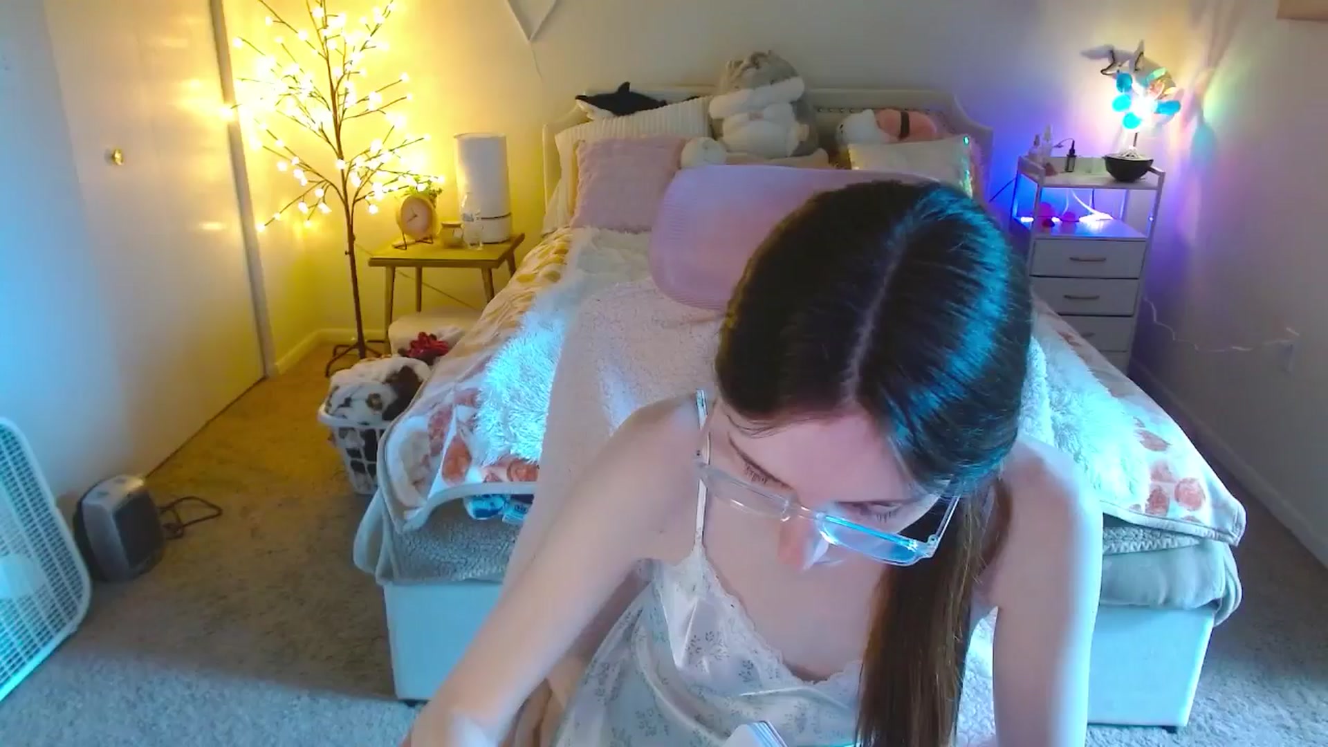 Gallery image thumbnail from MangoMae's myfreecams stream on, 10/15/2024, 17:39 image 18 of 20