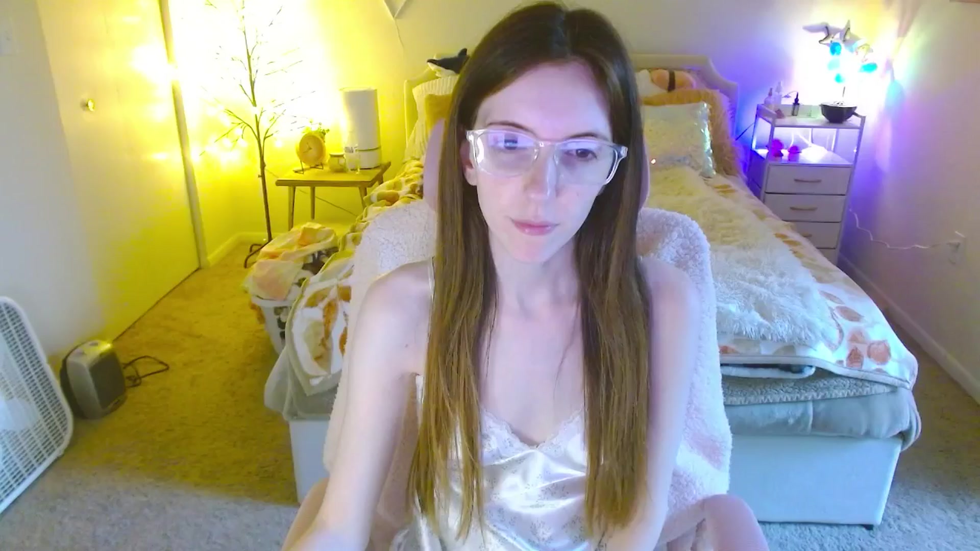 Gallery image thumbnail from MangoMae's myfreecams stream on, 10/15/2024, 22:23 image 18 of 20