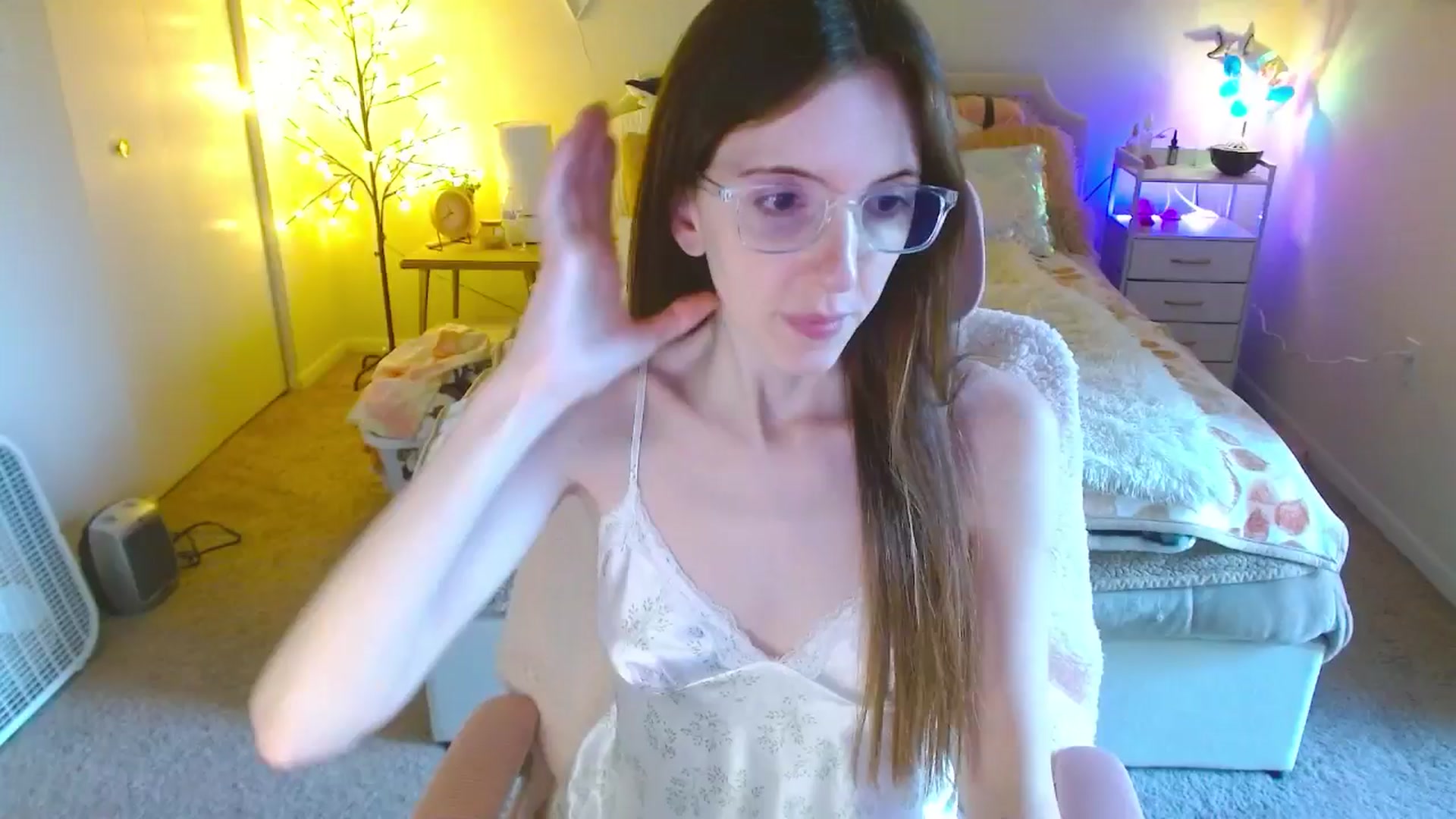 Gallery image thumbnail from MangoMae's myfreecams stream on, 10/15/2024, 22:23 image 7 of 20