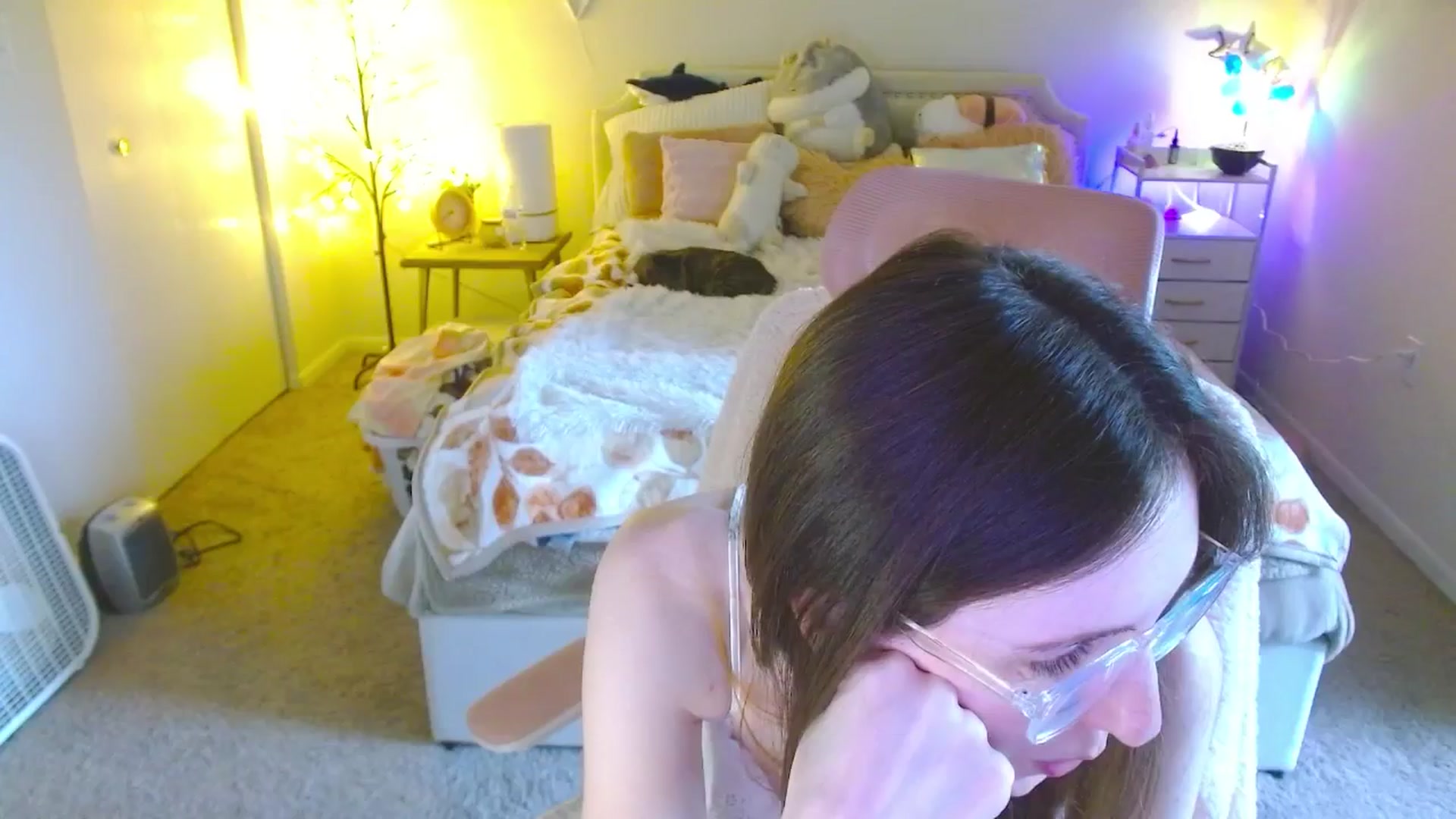 Gallery image thumbnail from MangoMae's myfreecams stream on, 10/15/2024, 22:23 image 10 of 20