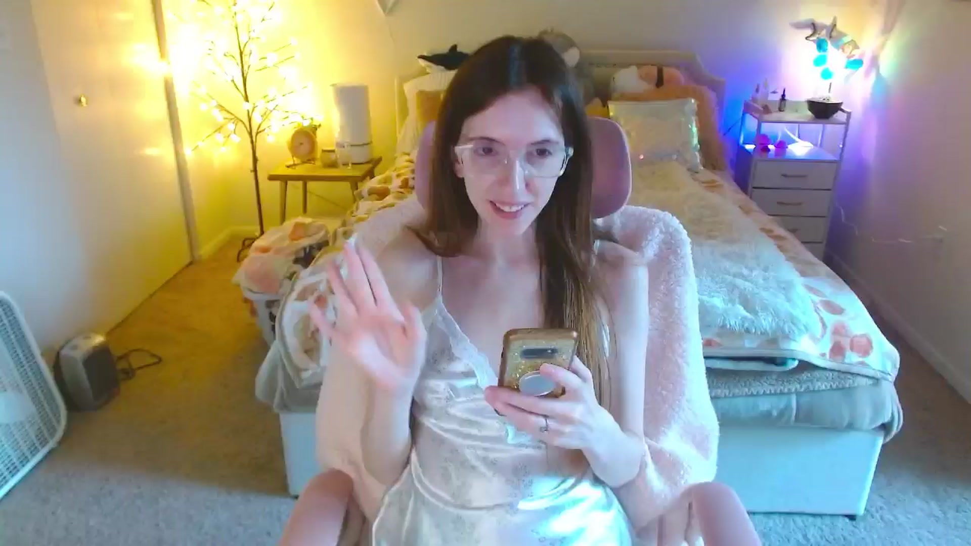 Gallery image thumbnail from MangoMae's myfreecams stream on, 10/15/2024, 22:23 image 9 of 20