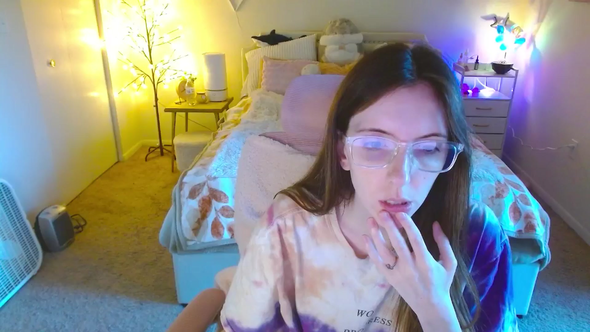Gallery image thumbnail from MangoMae's myfreecams stream on, 10/16/2024, 22:35 image 13 of 20
