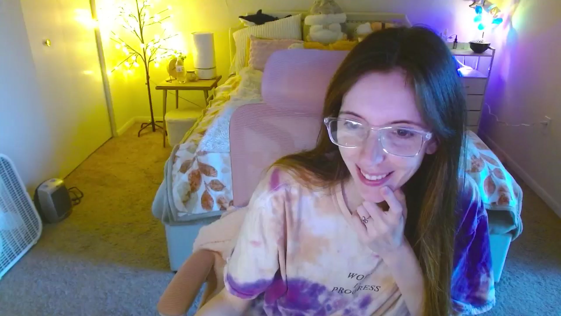 Gallery image thumbnail from MangoMae's myfreecams stream on, 10/16/2024, 22:35 image 20 of 20