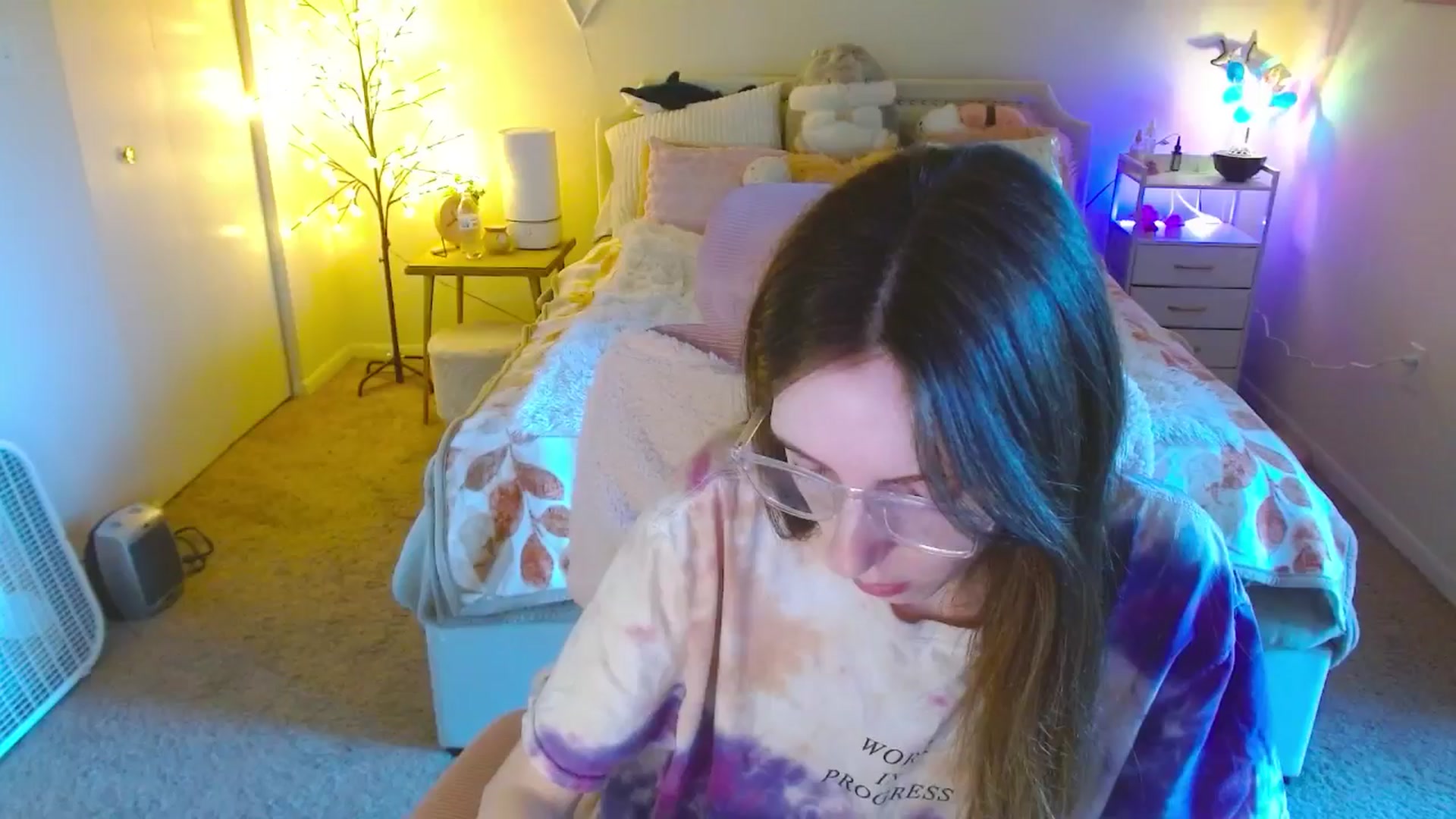 Gallery image thumbnail from MangoMae's myfreecams stream on, 10/16/2024, 22:35 image 9 of 20