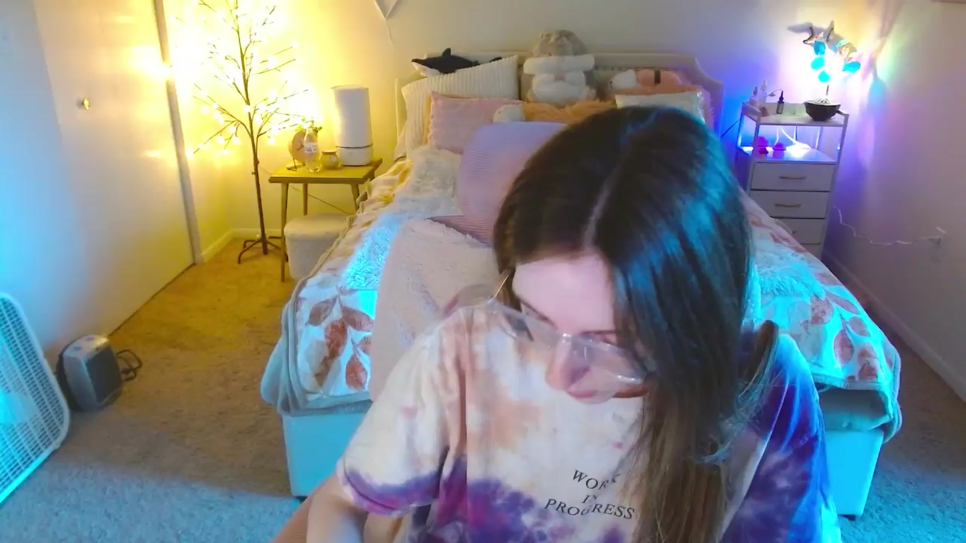 Gallery image thumbnail from MangoMae's myfreecams stream on, 10/16/2024, 22:35 image 6 of 20