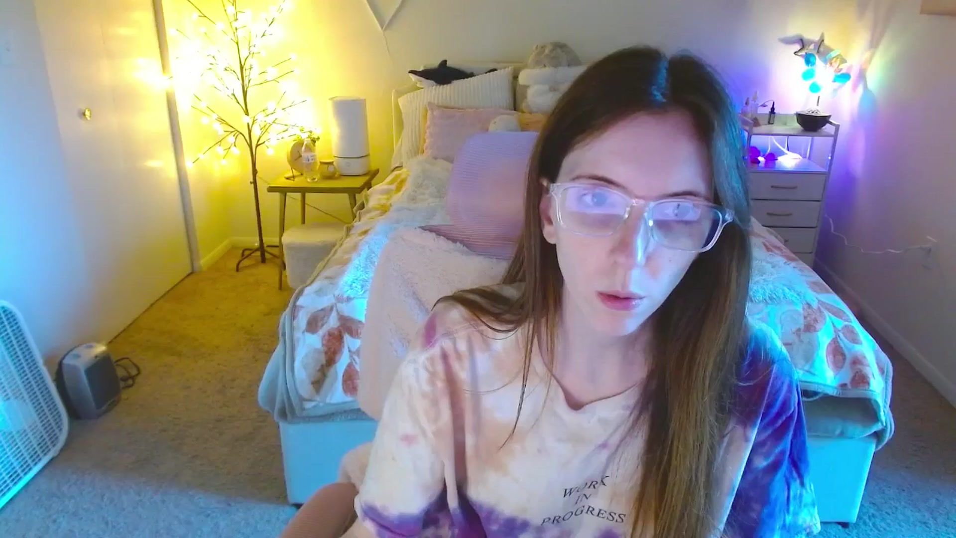 Gallery image thumbnail from MangoMae's myfreecams stream on, 10/16/2024, 22:35 image 3 of 20