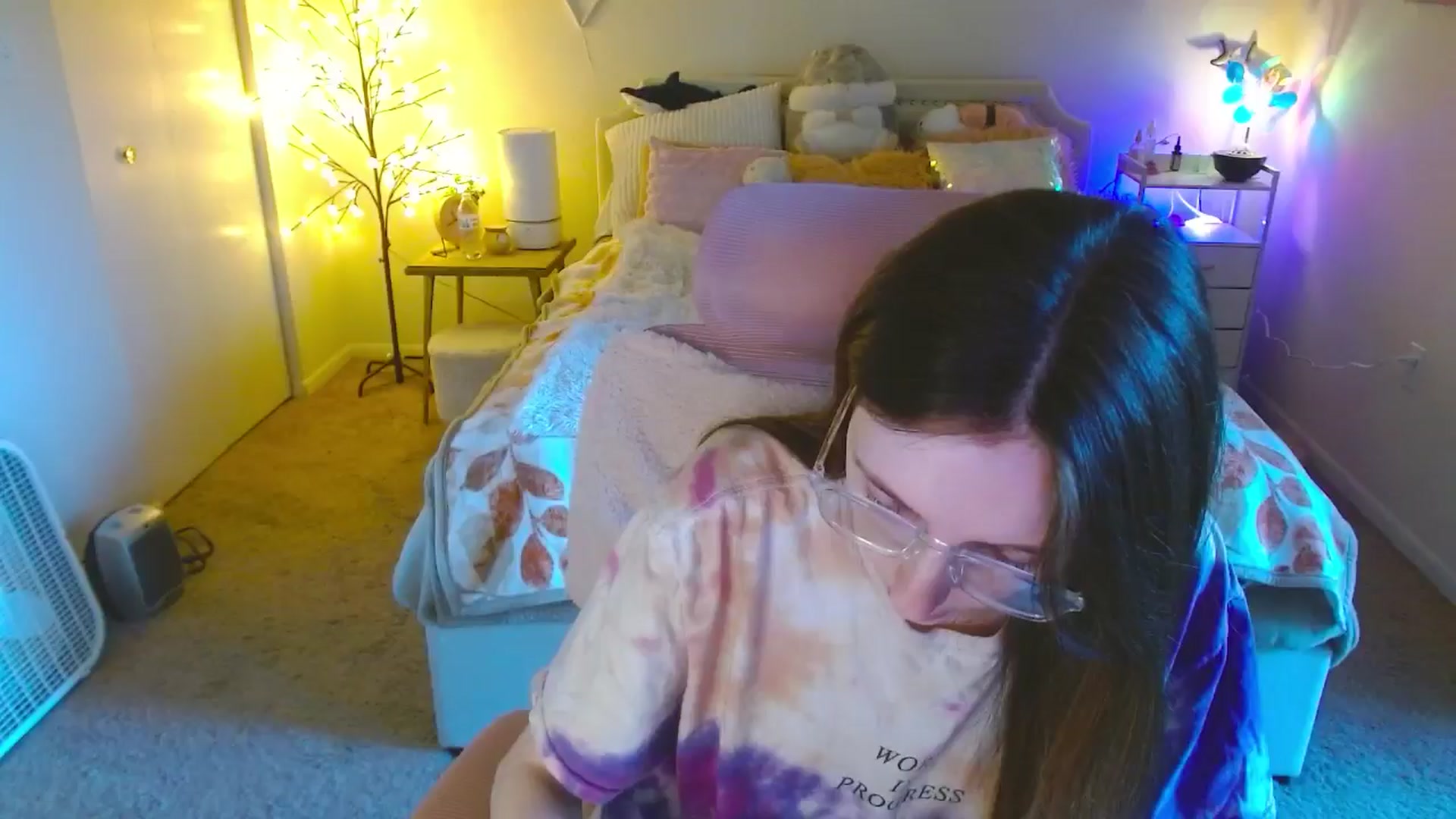 Gallery image thumbnail from MangoMae's myfreecams stream on, 10/16/2024, 22:35 image 10 of 20