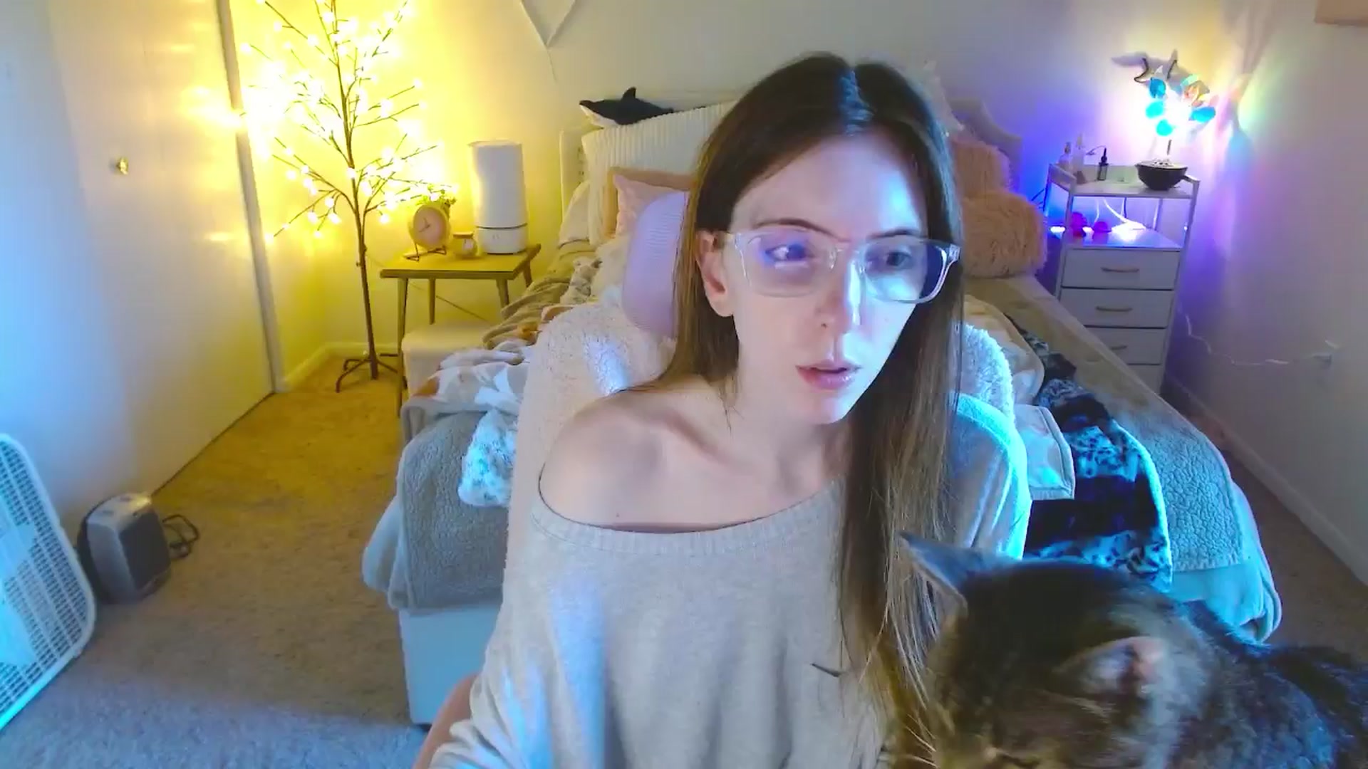 Gallery image thumbnail from MangoMae's myfreecams stream on, 10/19/2024, 16:29 image 18 of 20
