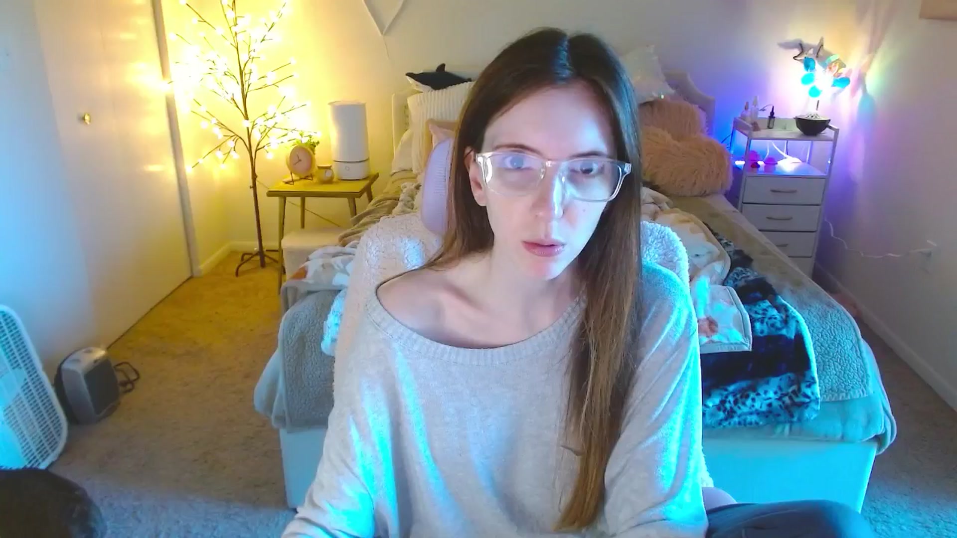 Gallery image thumbnail from MangoMae's myfreecams stream on, 10/19/2024, 16:29 image 12 of 20
