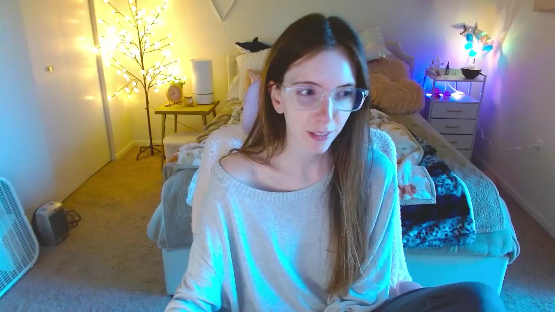 Gallery image thumbnail from MangoMae's myfreecams stream on, 10/19/2024, 16:29 image 7 of 20