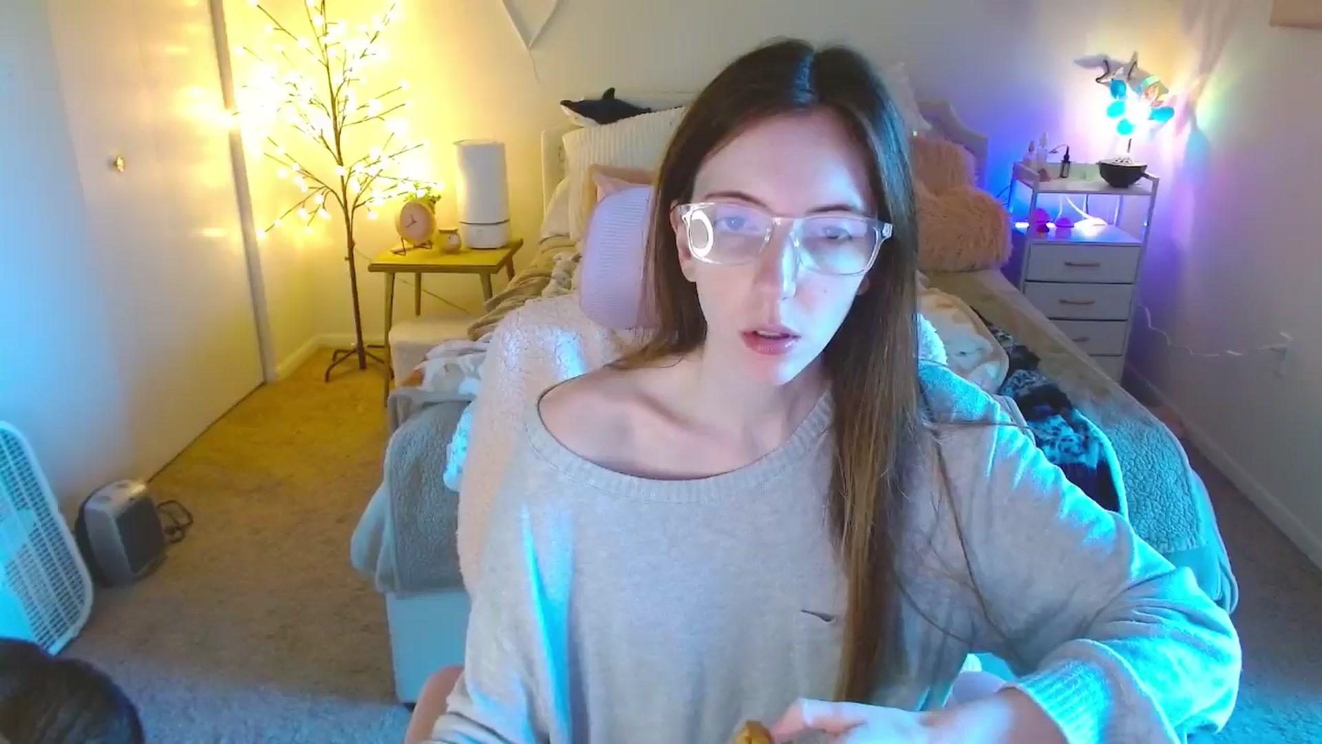 Gallery image thumbnail from MangoMae's myfreecams stream on, 10/19/2024, 16:29 image 13 of 20