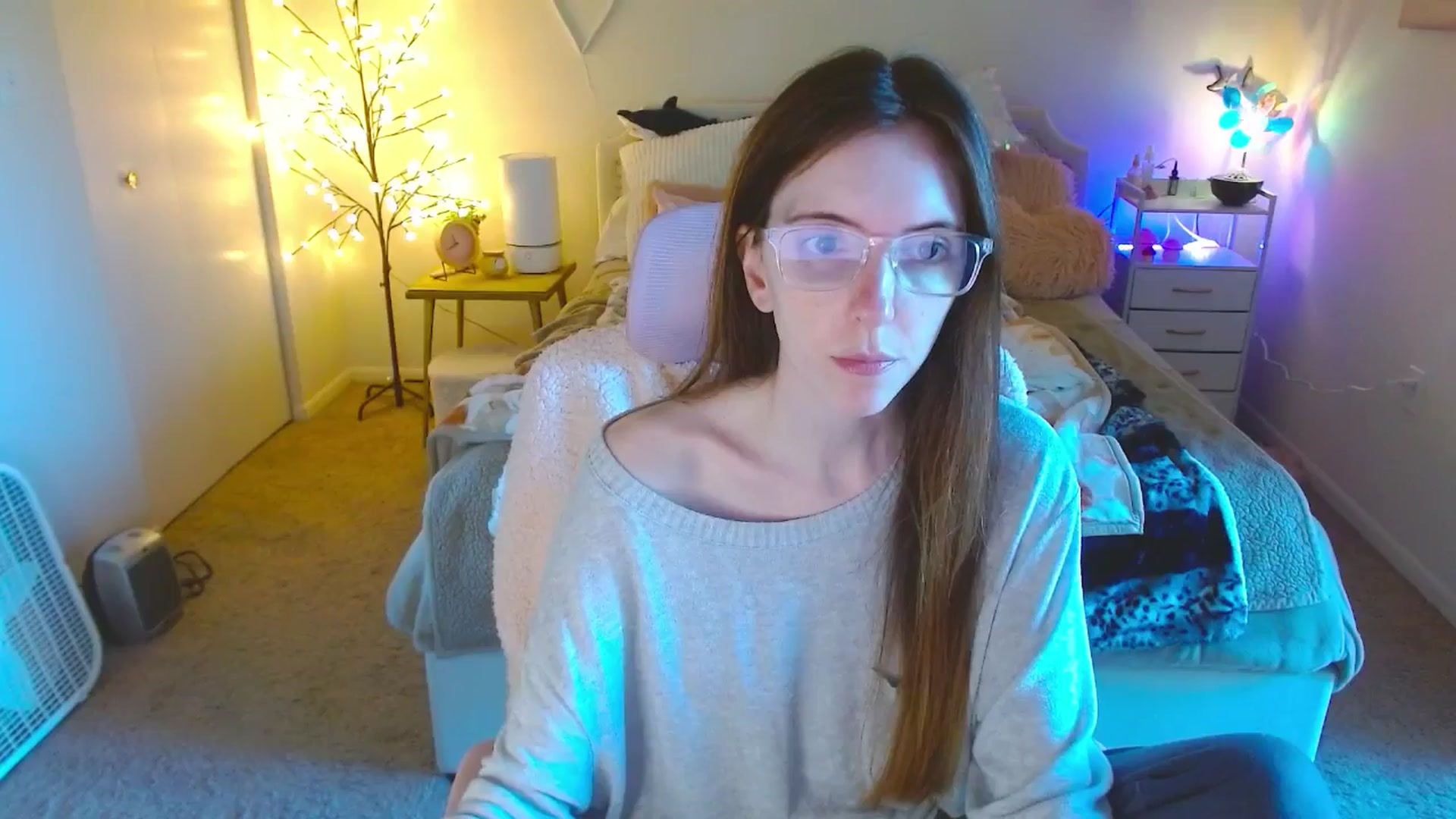 Gallery image thumbnail from MangoMae's myfreecams stream on, 10/19/2024, 16:29 image 10 of 20