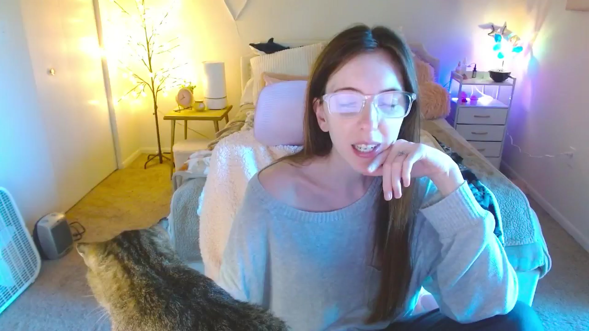 Gallery image thumbnail from MangoMae's myfreecams stream on, 10/19/2024, 16:29 image 11 of 20