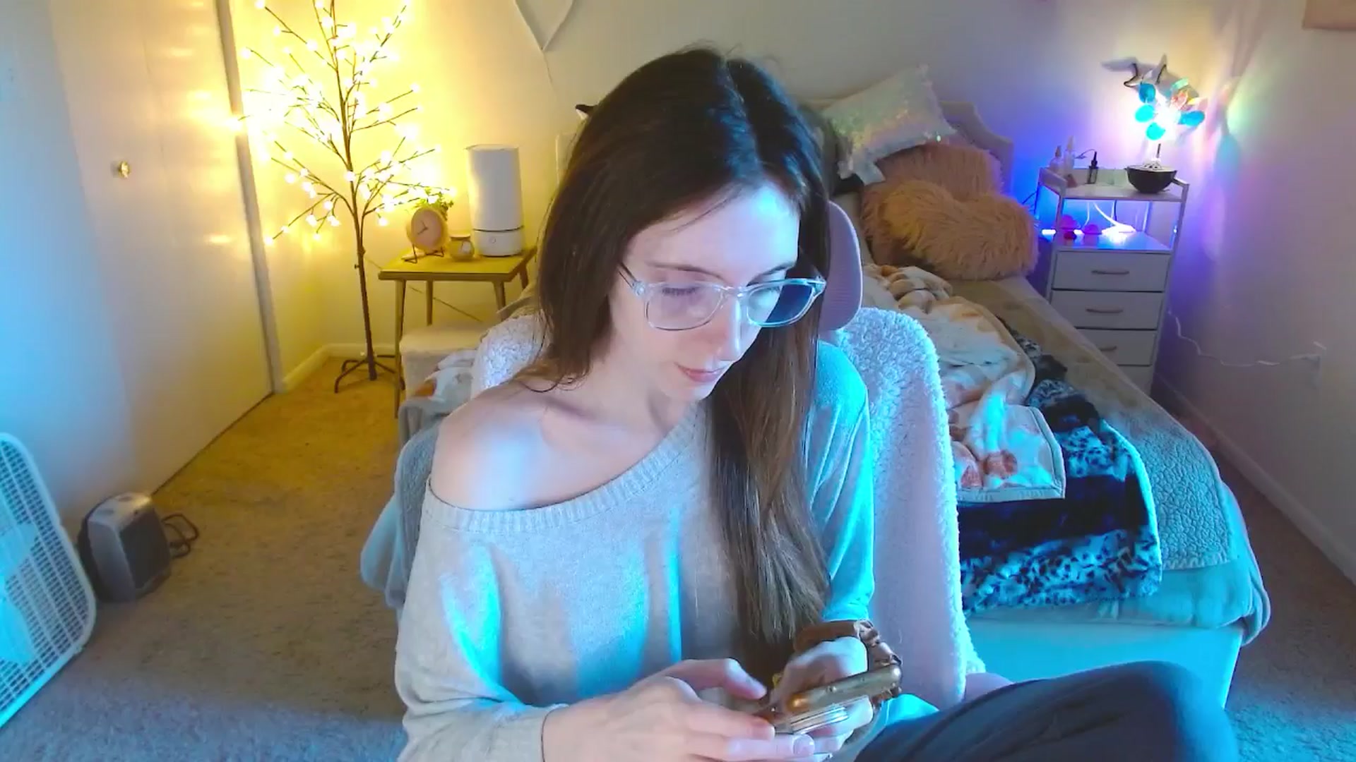 Gallery image thumbnail from MangoMae's myfreecams stream on, 10/19/2024, 16:29 image 1 of 20