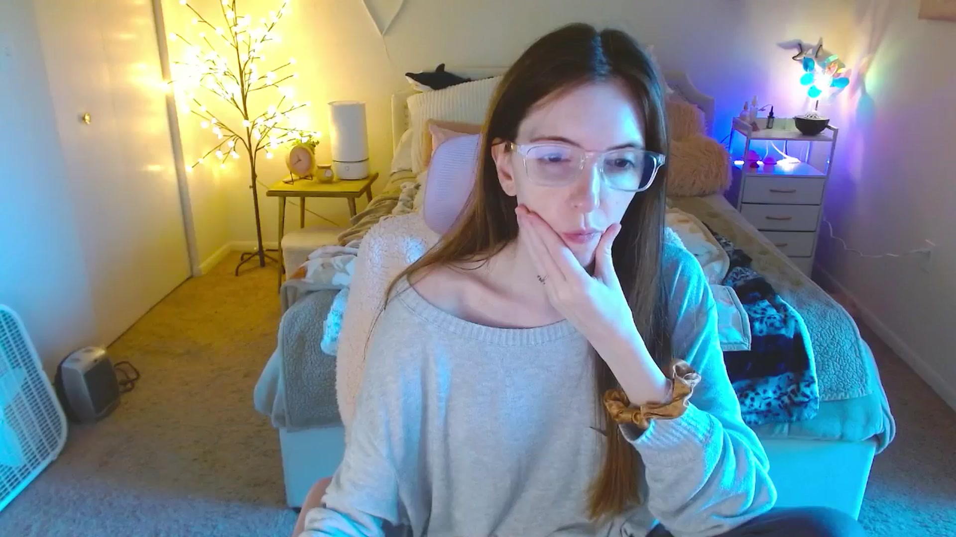 Gallery image thumbnail from MangoMae's myfreecams stream on, 10/19/2024, 16:29 image 3 of 20