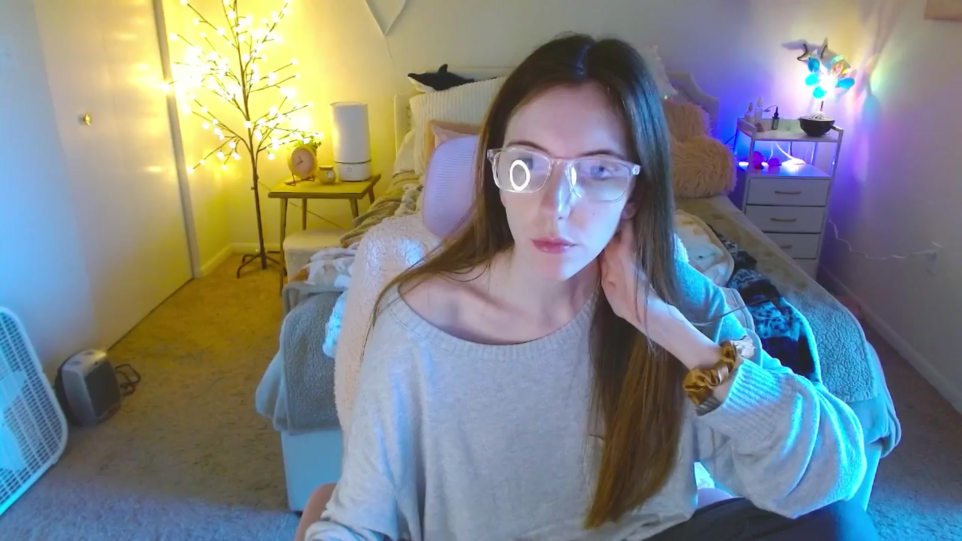 Gallery image thumbnail from MangoMae's myfreecams stream on, 10/19/2024, 16:29 image 4 of 20