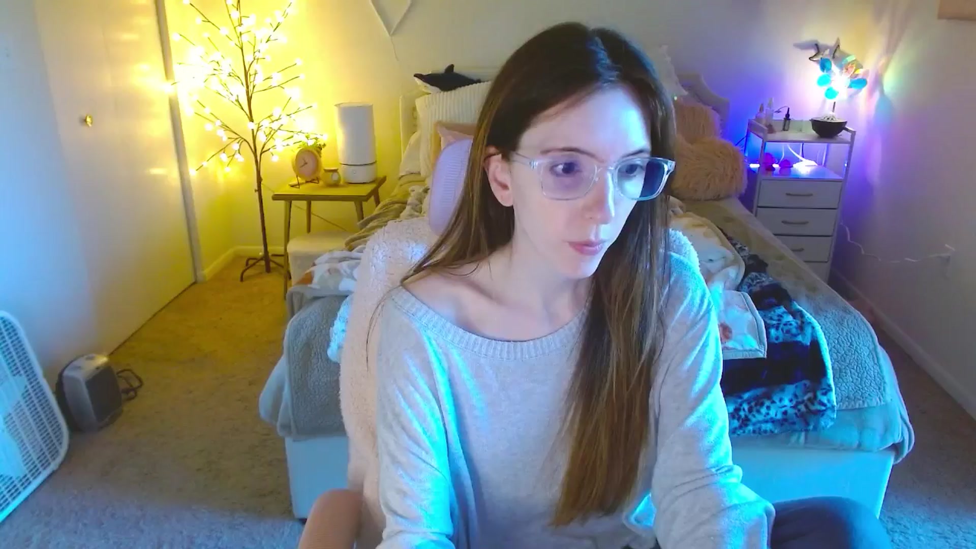Gallery image thumbnail from MangoMae's myfreecams stream on, 10/19/2024, 16:29 image 5 of 20