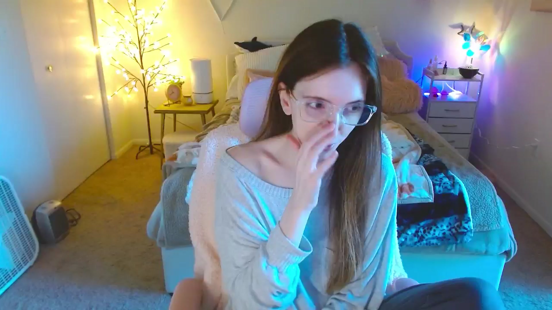 Gallery image thumbnail from MangoMae's myfreecams stream on, 10/19/2024, 16:29 image 8 of 20