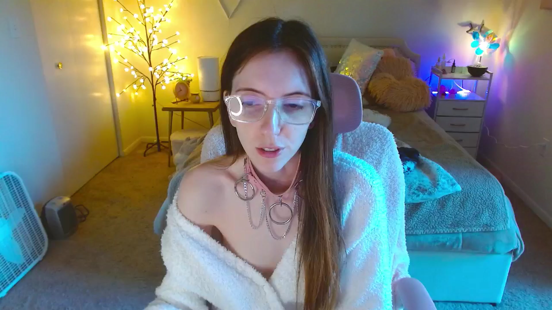 Gallery image thumbnail from MangoMae's myfreecams stream on, 10/20/2024, 15:29 image 13 of 20