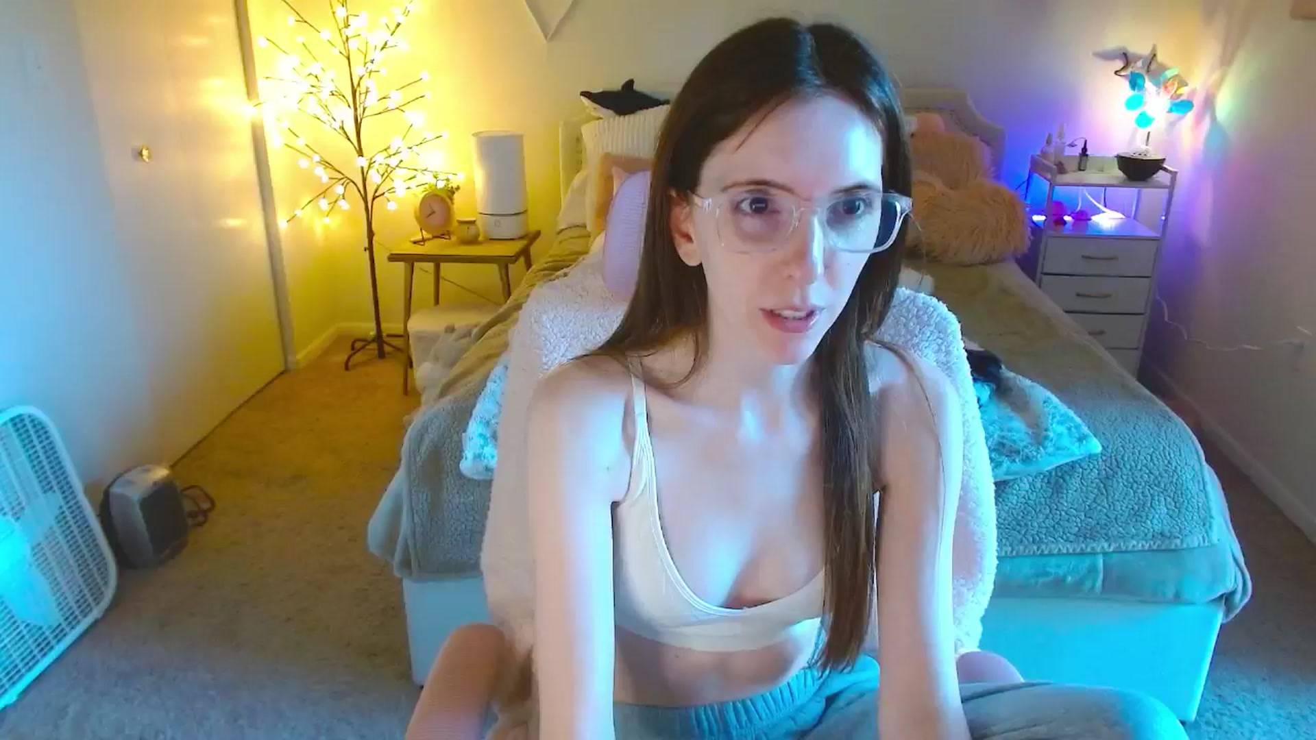 Gallery image thumbnail from MangoMae's myfreecams stream on, 10/20/2024, 15:29 image 17 of 20