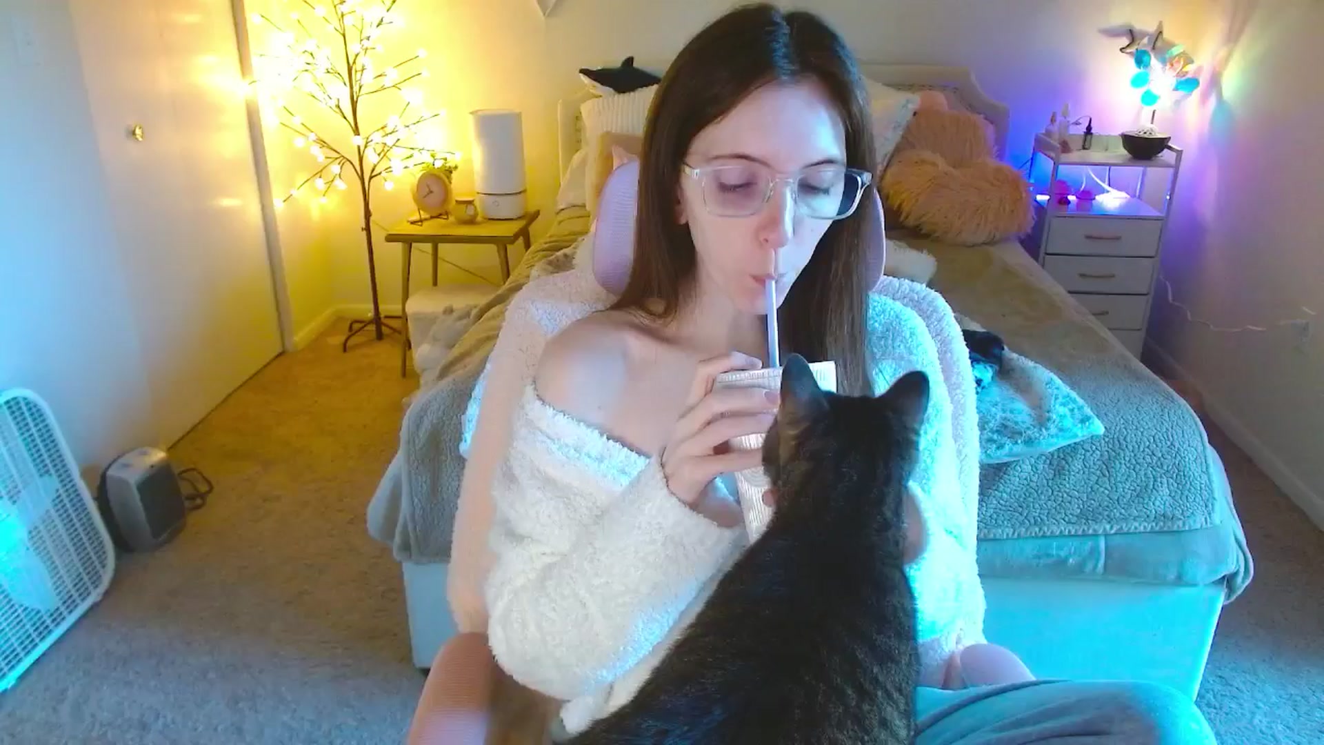 Gallery image thumbnail from MangoMae's myfreecams stream on, 10/20/2024, 15:29 image 2 of 20