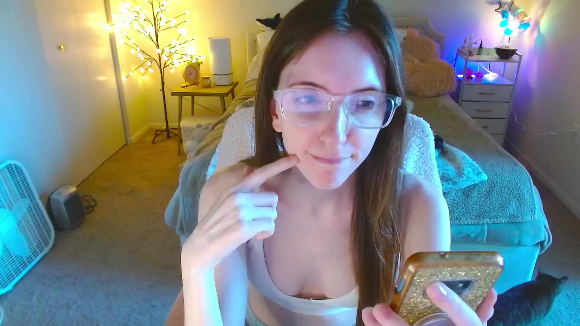Gallery image thumbnail from MangoMae's myfreecams stream on, 10/20/2024, 16:03 image 6 of 20