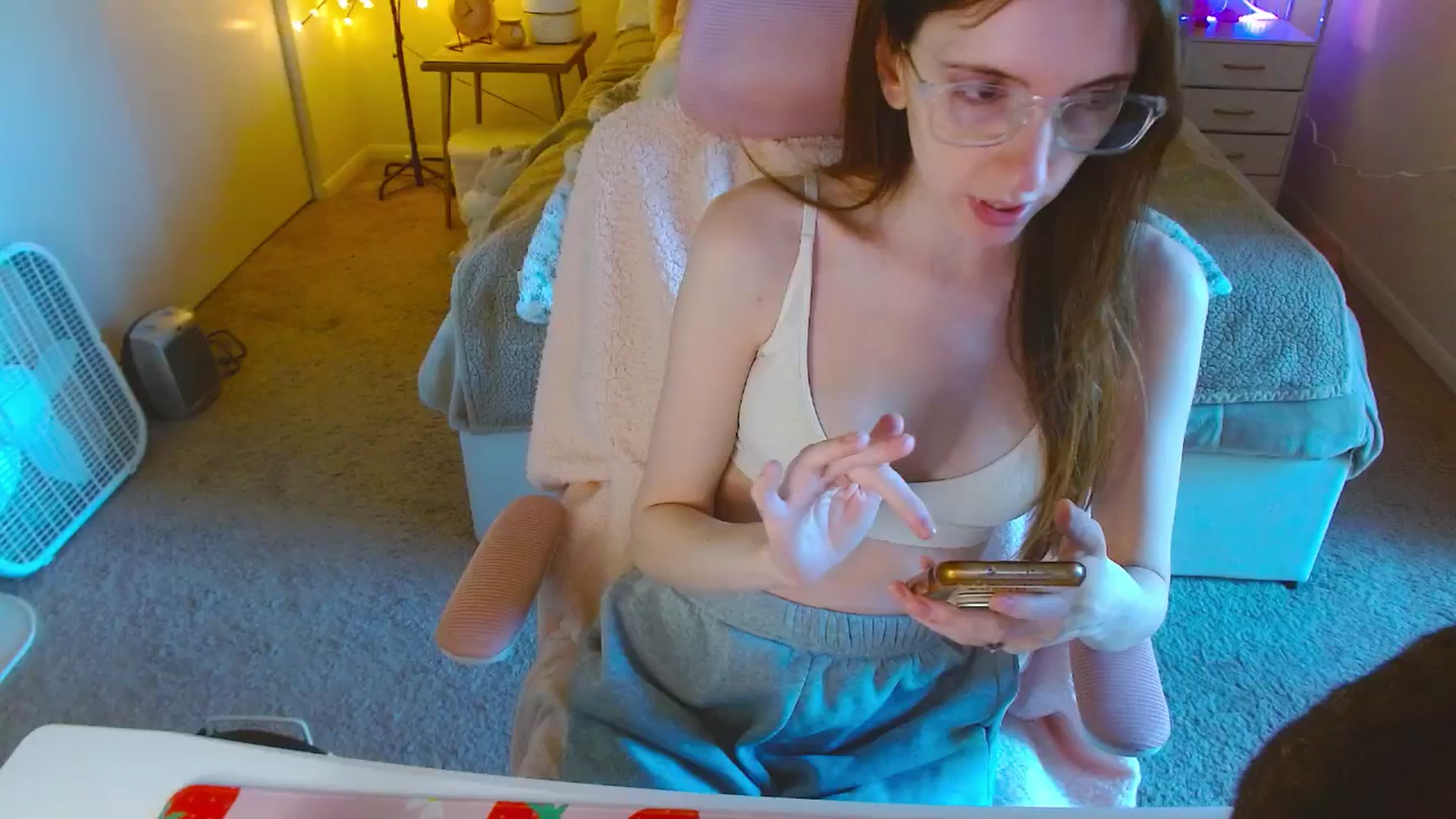 Gallery image thumbnail from MangoMae's myfreecams stream on, 10/20/2024, 16:03 image 10 of 20