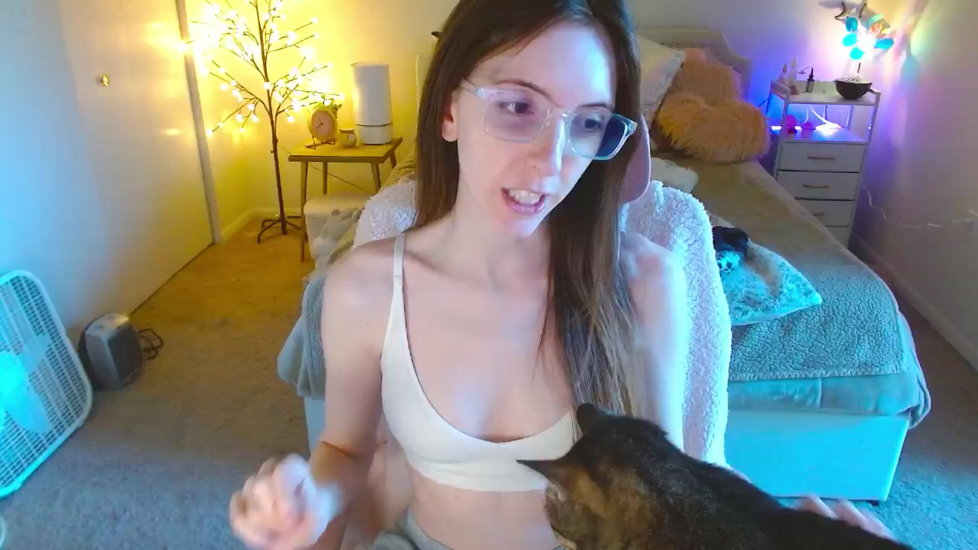 Gallery image thumbnail from MangoMae's myfreecams stream on, 10/20/2024, 16:03 image 8 of 20