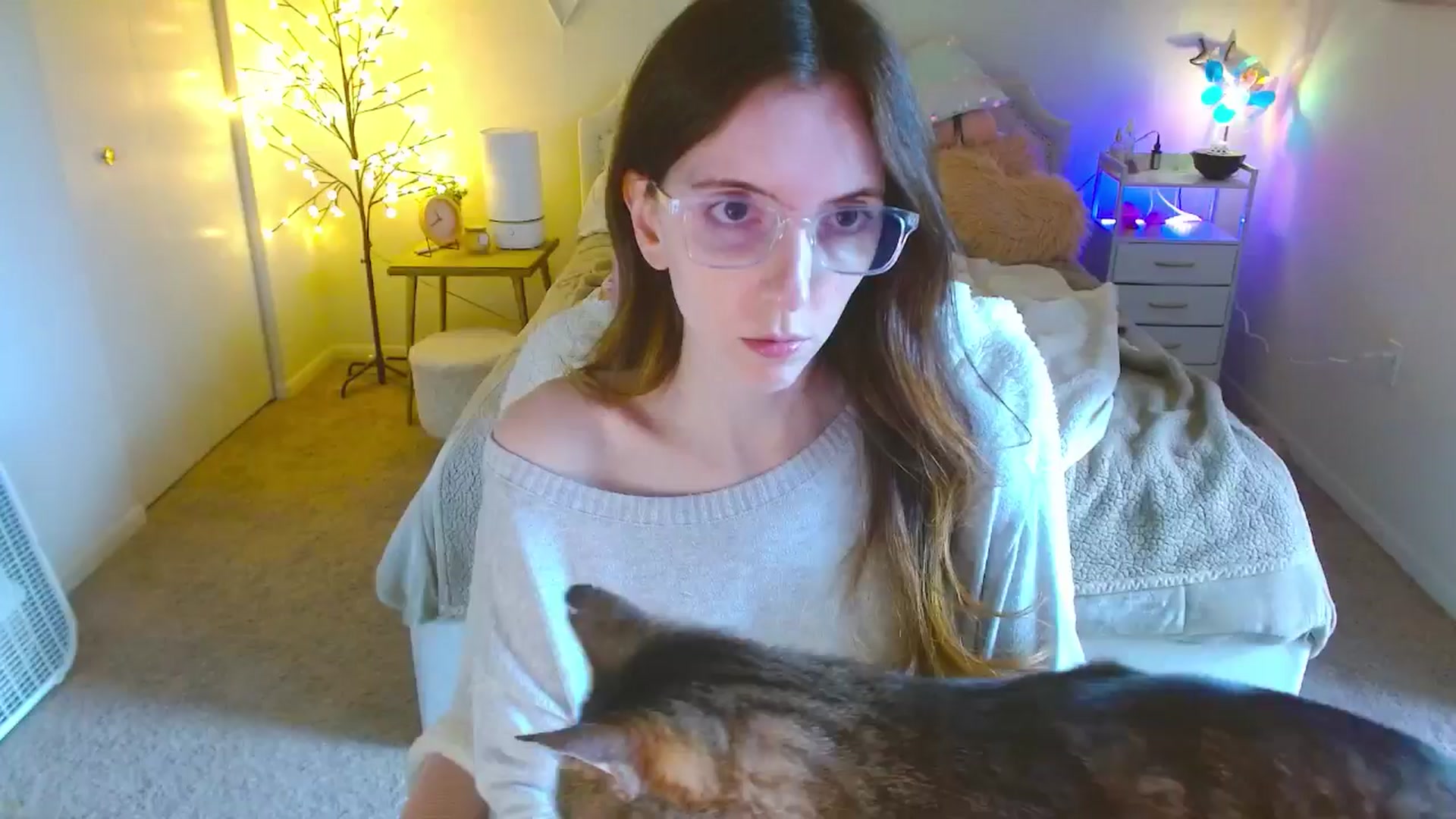 Gallery image thumbnail from MangoMae's myfreecams stream on, 10/23/2024, 18:53 image 10 of 20