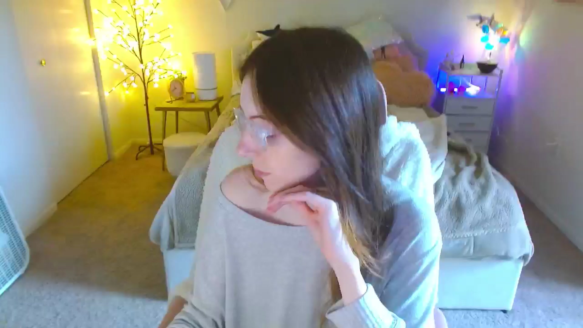Gallery image thumbnail from MangoMae's myfreecams stream on, 10/23/2024, 18:53 image 11 of 20