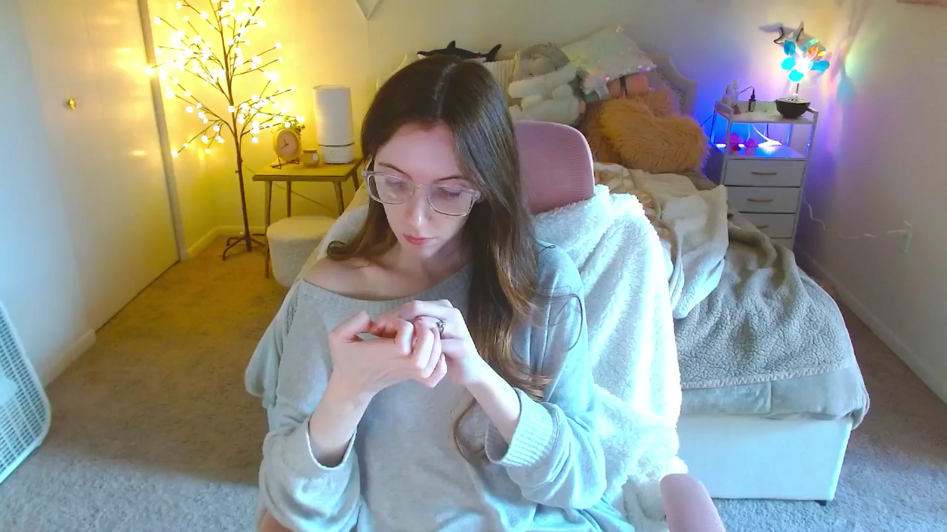 Gallery image thumbnail from MangoMae's myfreecams stream on, 10/23/2024, 18:53 image 12 of 20