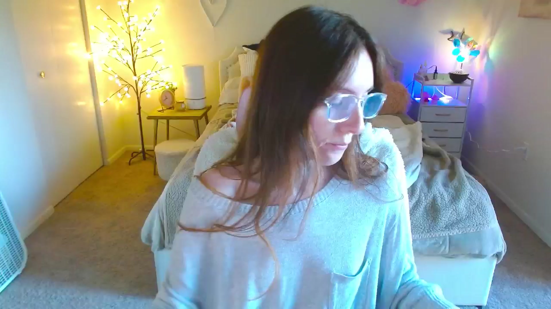 Gallery image thumbnail from MangoMae's myfreecams stream on, 10/23/2024, 18:53 image 4 of 20