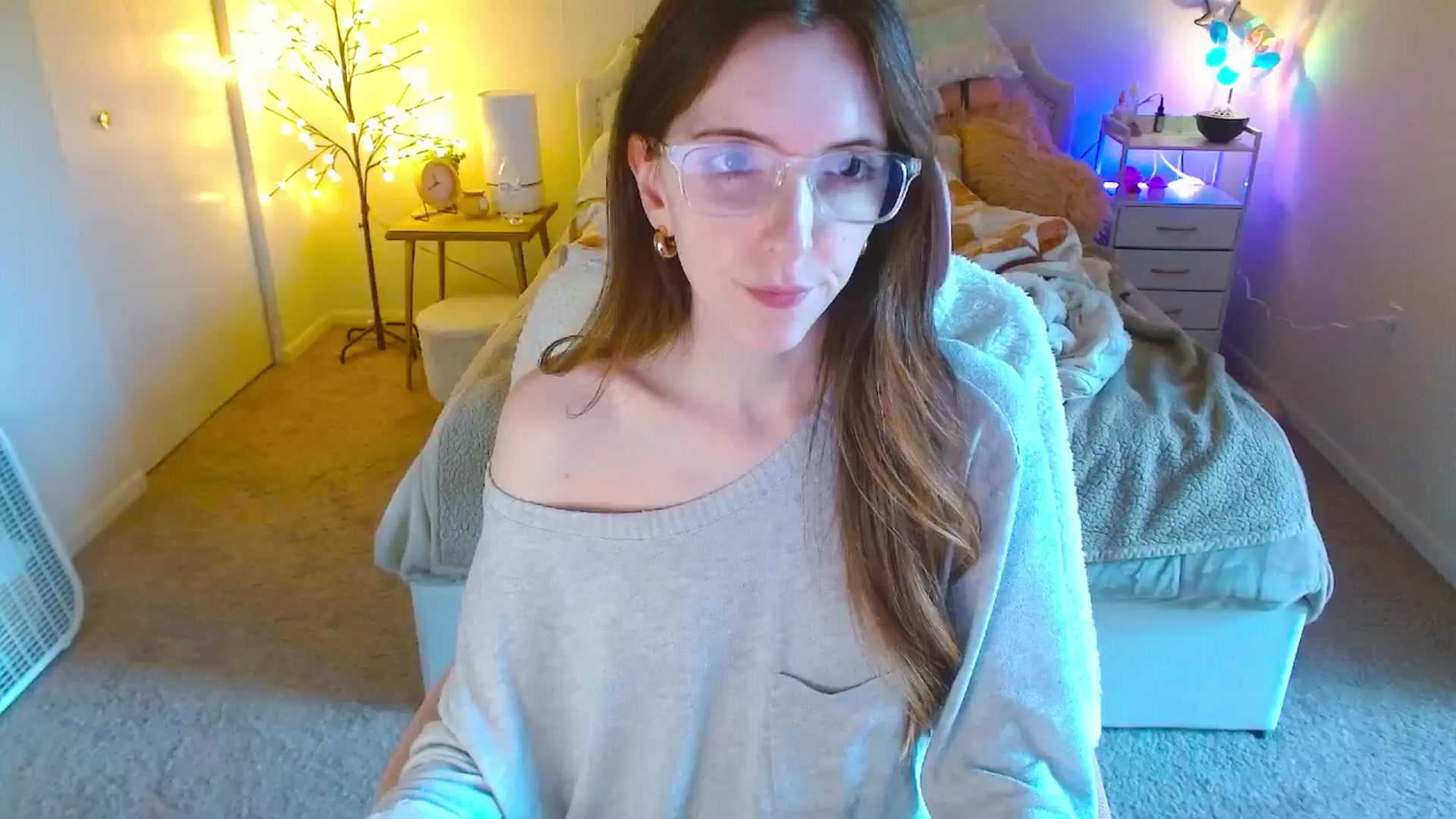 Gallery image thumbnail from MangoMae's myfreecams stream on, 10/25/2024, 22:09 image 12 of 20