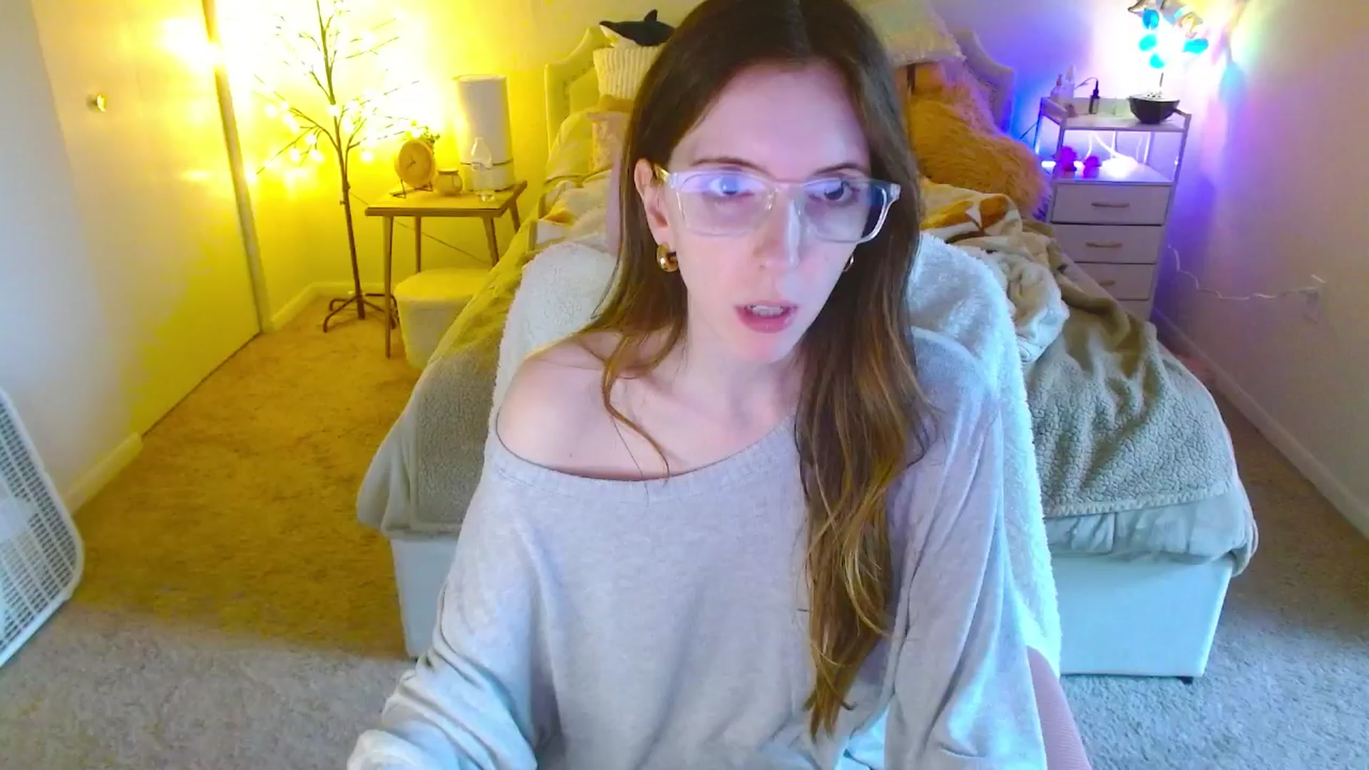 Gallery image thumbnail from MangoMae's myfreecams stream on, 10/25/2024, 22:09 image 18 of 20