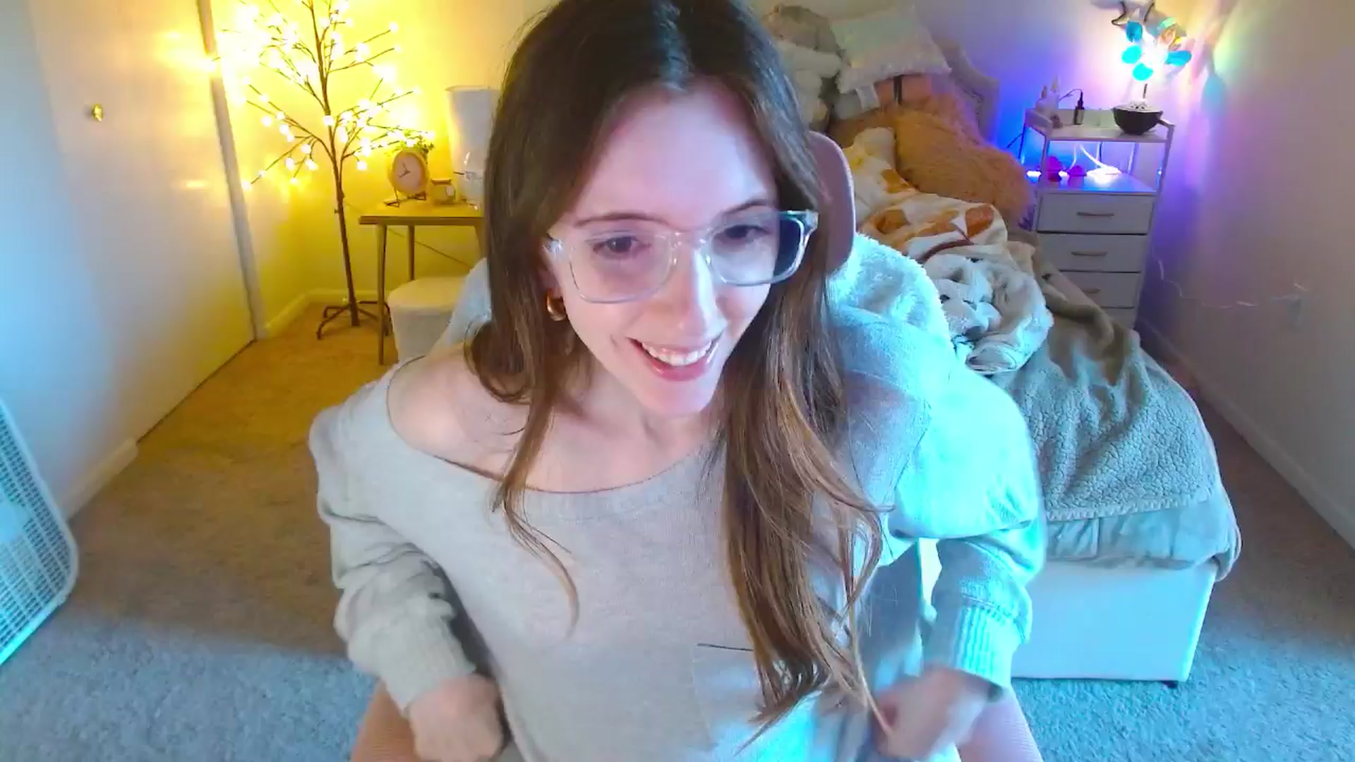 Gallery image thumbnail from MangoMae's myfreecams stream on, 10/25/2024, 22:09 image 10 of 20