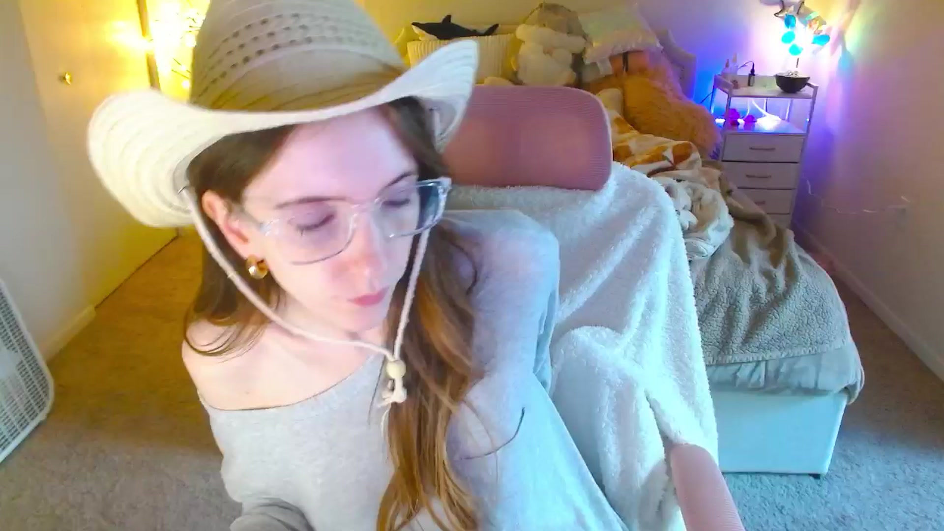 Gallery image thumbnail from MangoMae's myfreecams stream on, 10/25/2024, 22:09 image 16 of 20
