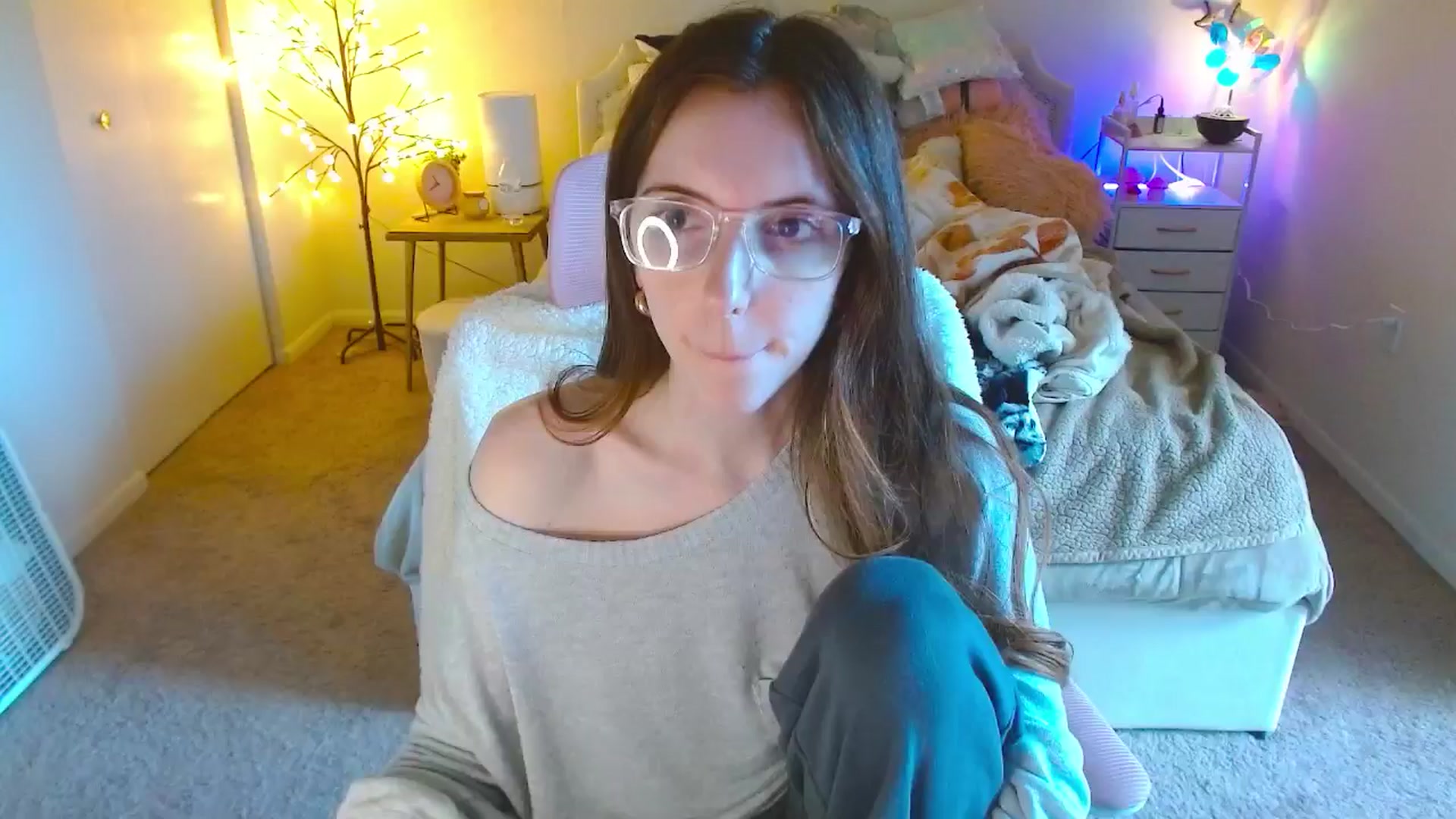 Gallery image thumbnail from MangoMae's myfreecams stream on, 10/25/2024, 22:09 image 6 of 20