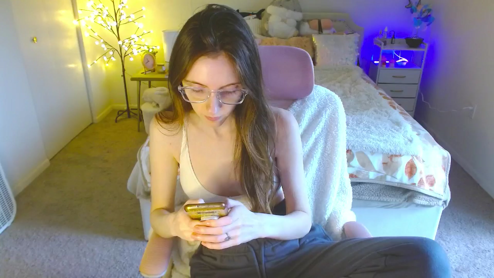 Gallery image thumbnail from MangoMae's myfreecams stream on, 11/01/2024, 20:07 image 13 of 20