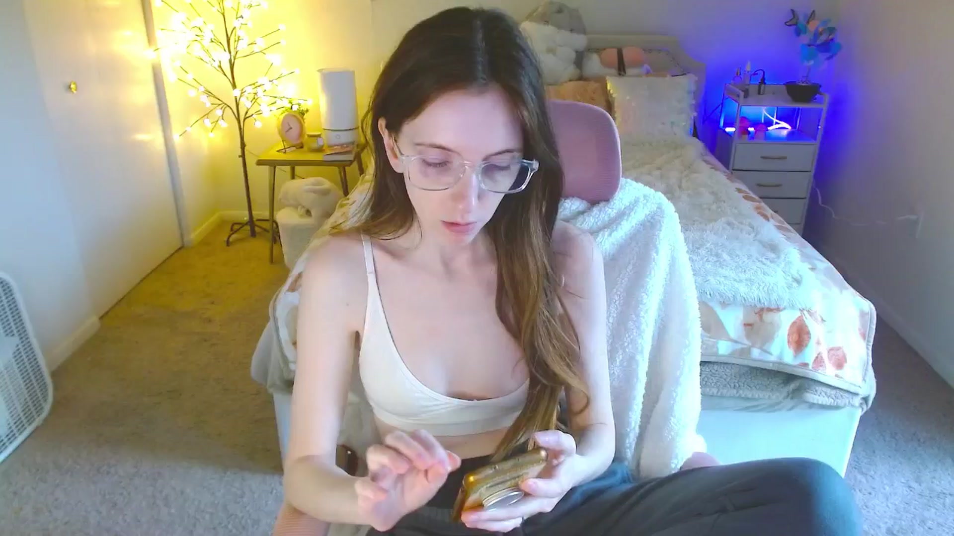 Gallery image thumbnail from MangoMae's myfreecams stream on, 11/01/2024, 21:18 image 12 of 20