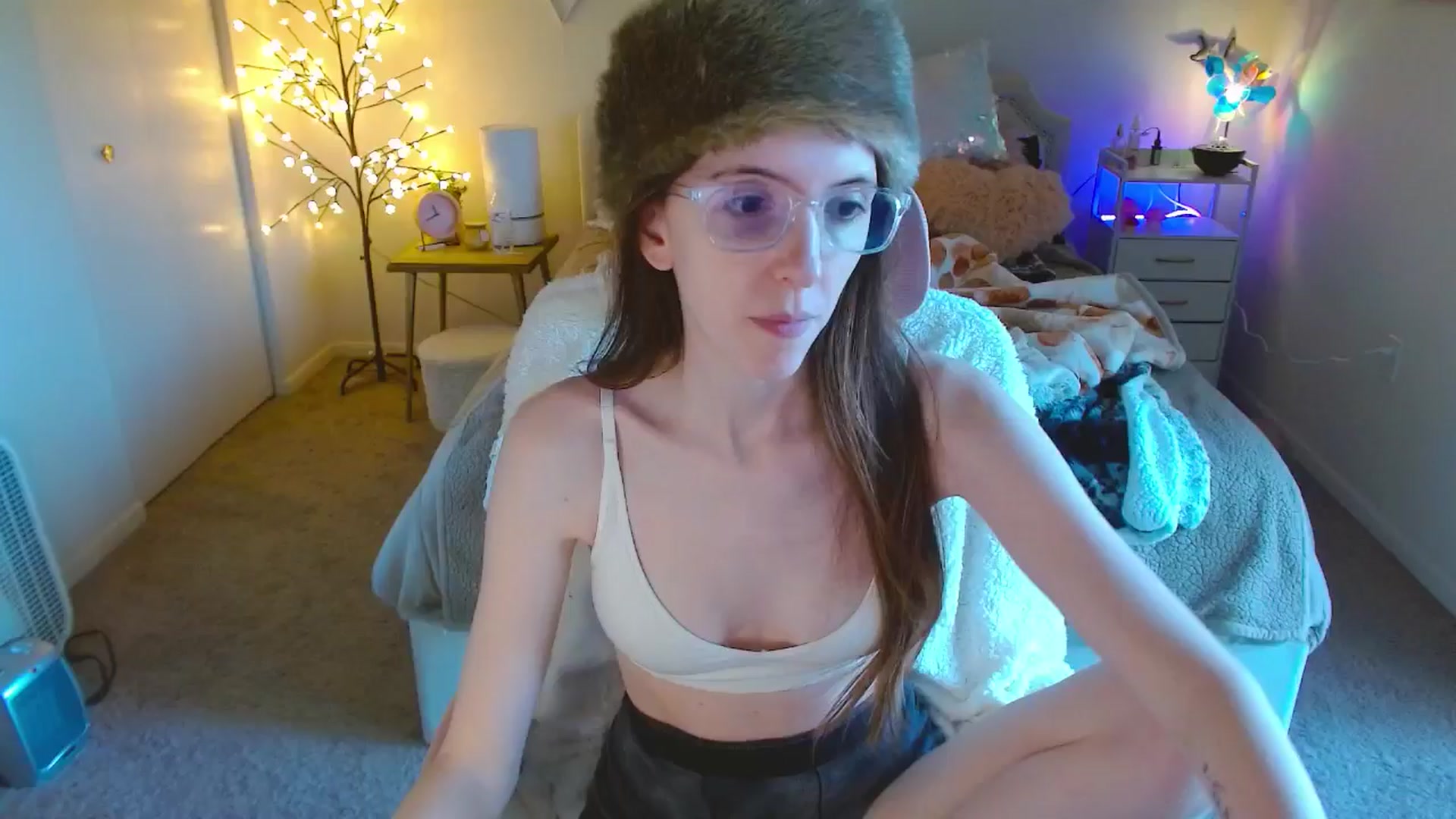 Gallery image thumbnail from MangoMae's myfreecams stream on, 11/02/2024, 17:36 image 9 of 20