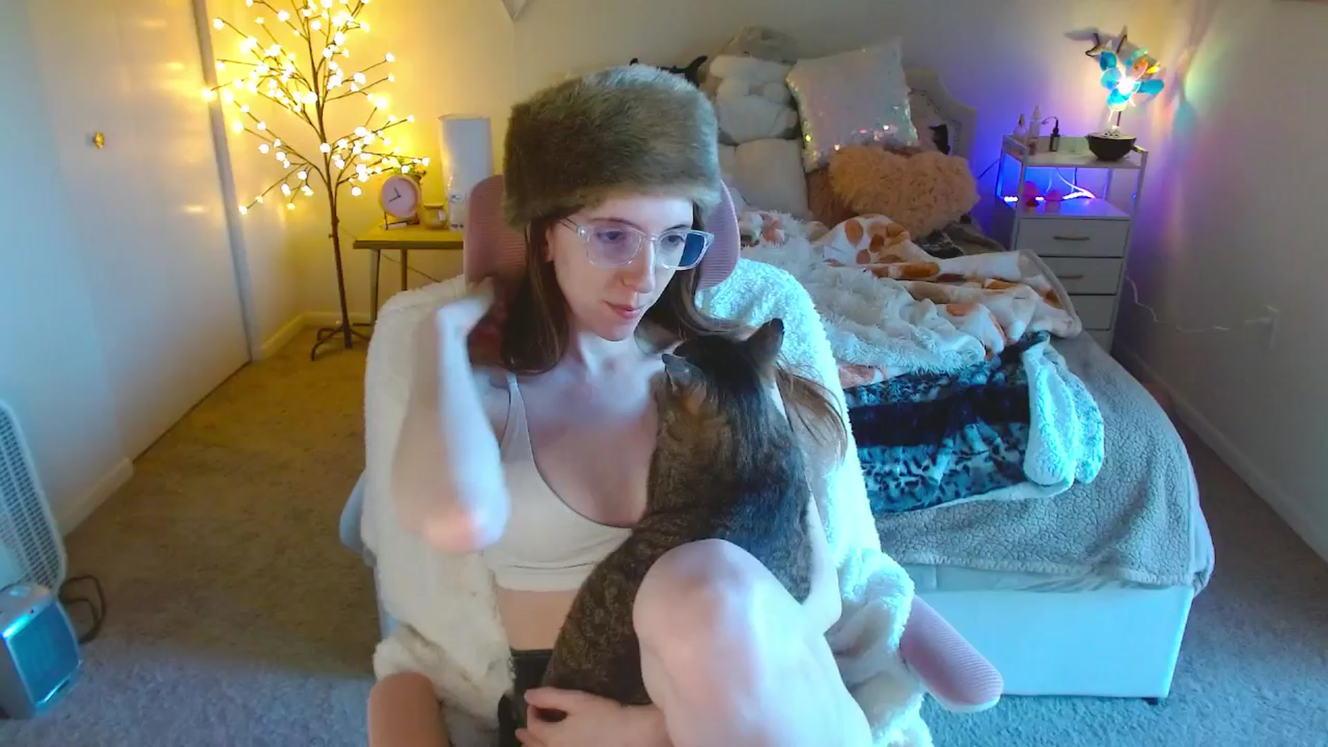 Gallery image thumbnail from MangoMae's myfreecams stream on, 11/02/2024, 17:36 image 14 of 20