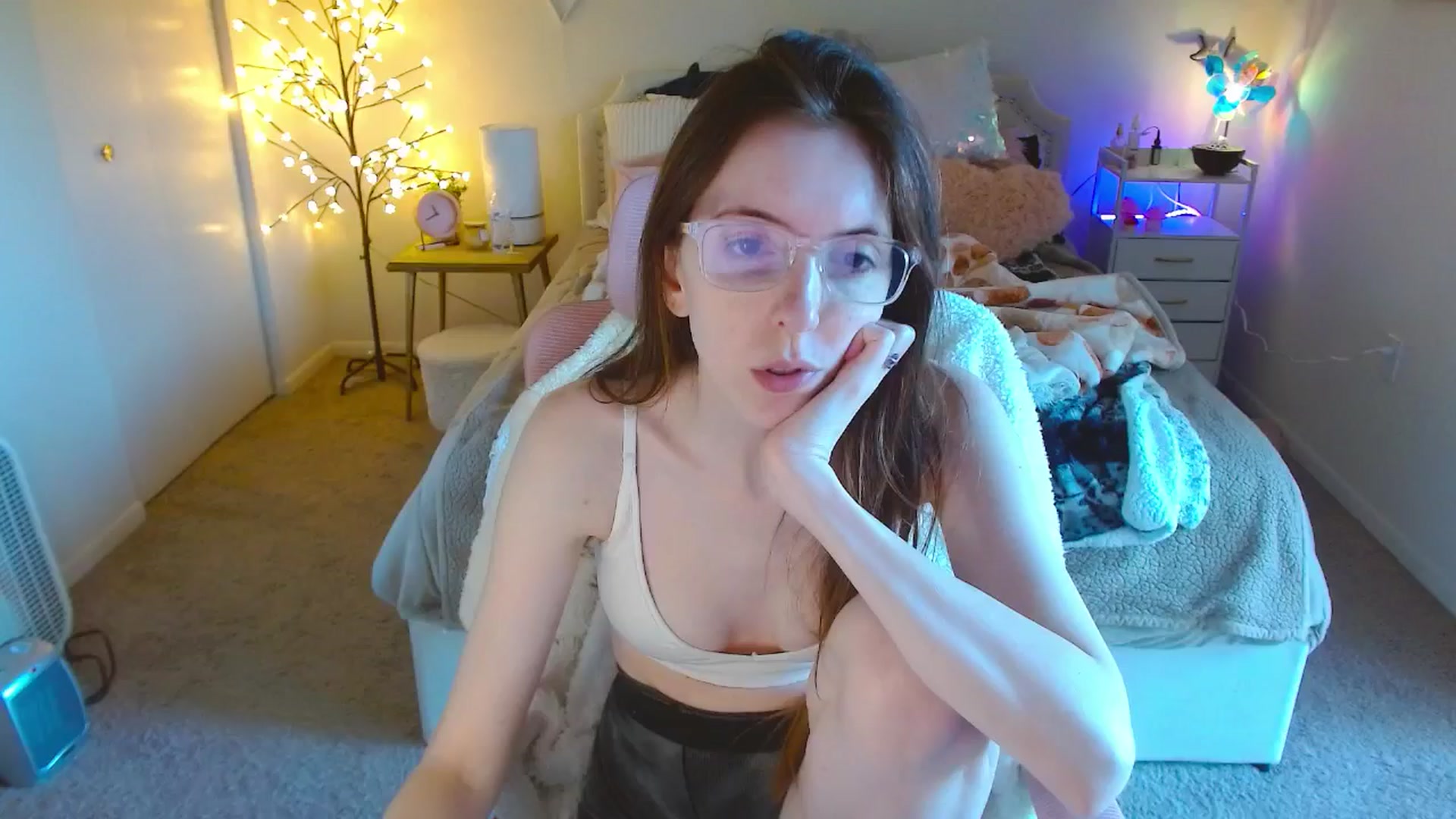 Gallery image thumbnail from MangoMae's myfreecams stream on, 11/02/2024, 17:36 image 5 of 20