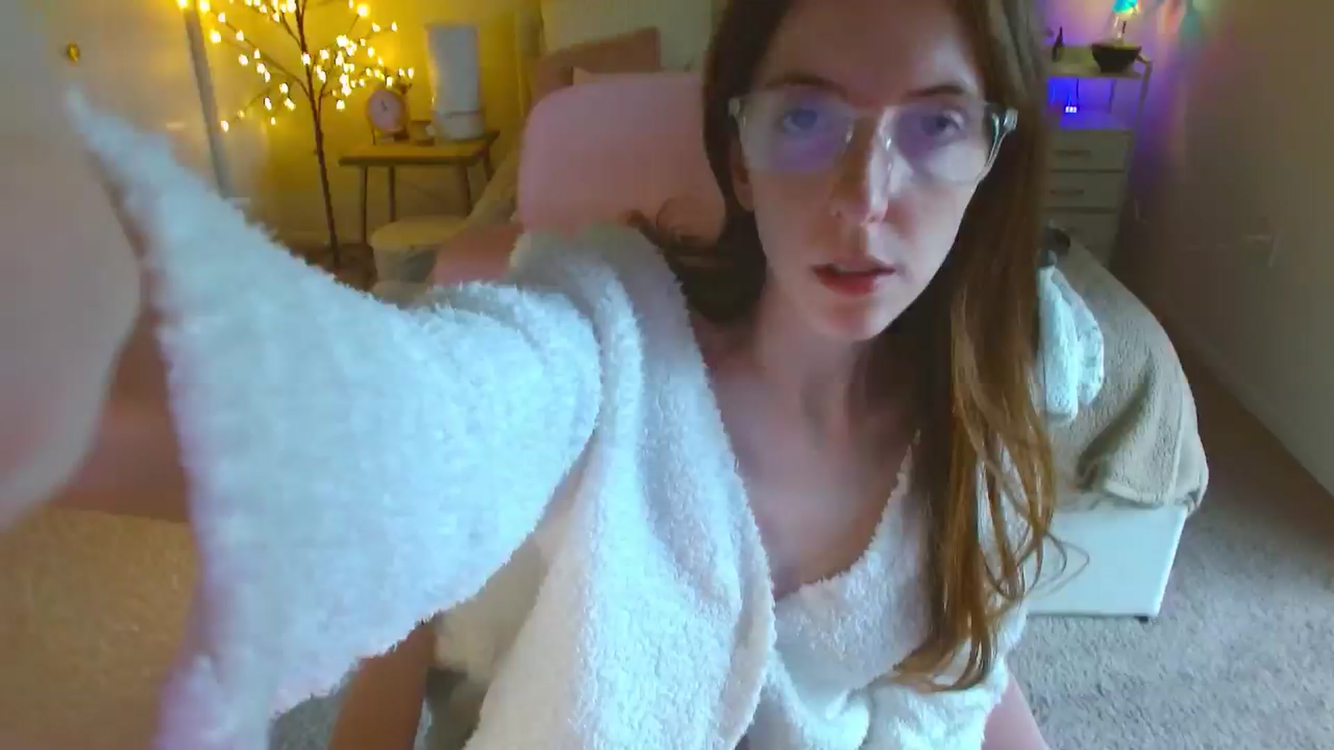 Gallery image thumbnail from MangoMae's myfreecams stream on, 11/03/2024, 17:06 image 6 of 20