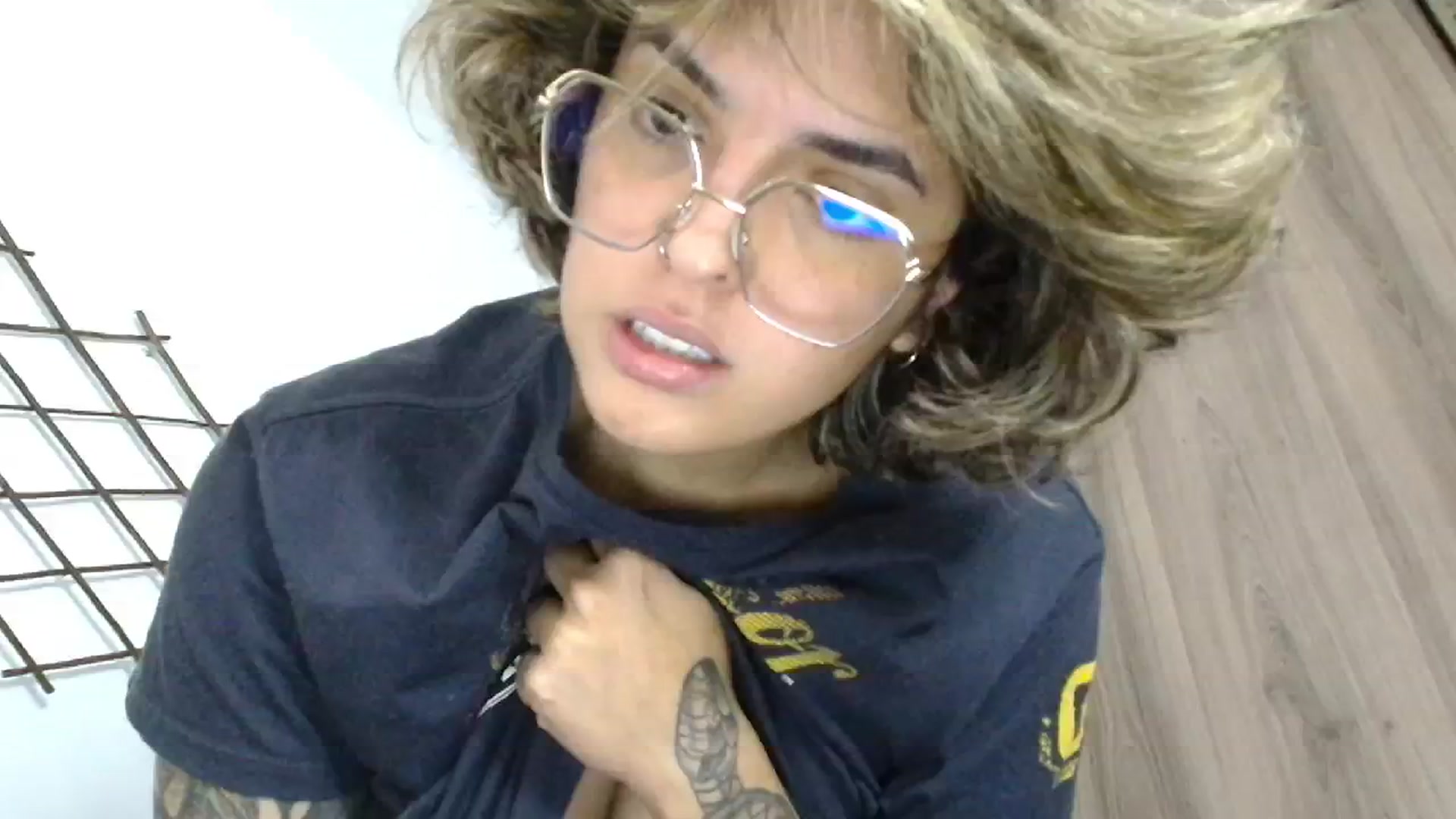 Gallery image thumbnail from ManhattanNY's myfreecams stream on, 10/25/2024, 15:59 image 15 of 20