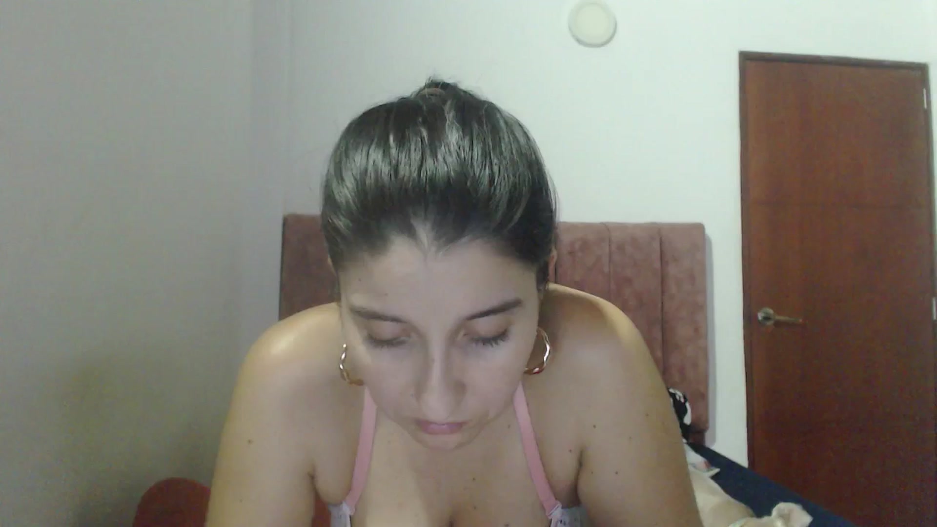 Gallery image thumbnail from Mao02's myfreecams stream on, 10/29/2024, 06:18 image 8 of 20