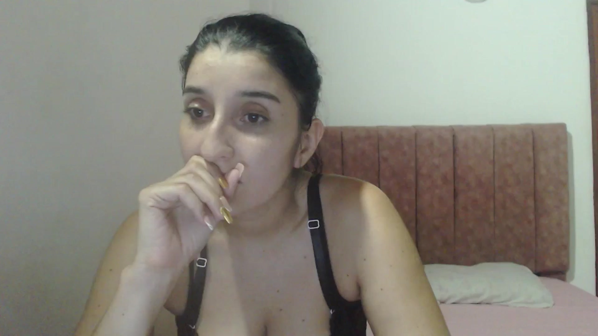 Gallery image thumbnail from Mao02's myfreecams stream on, 12/31/2024, 04:02 image 14 of 20