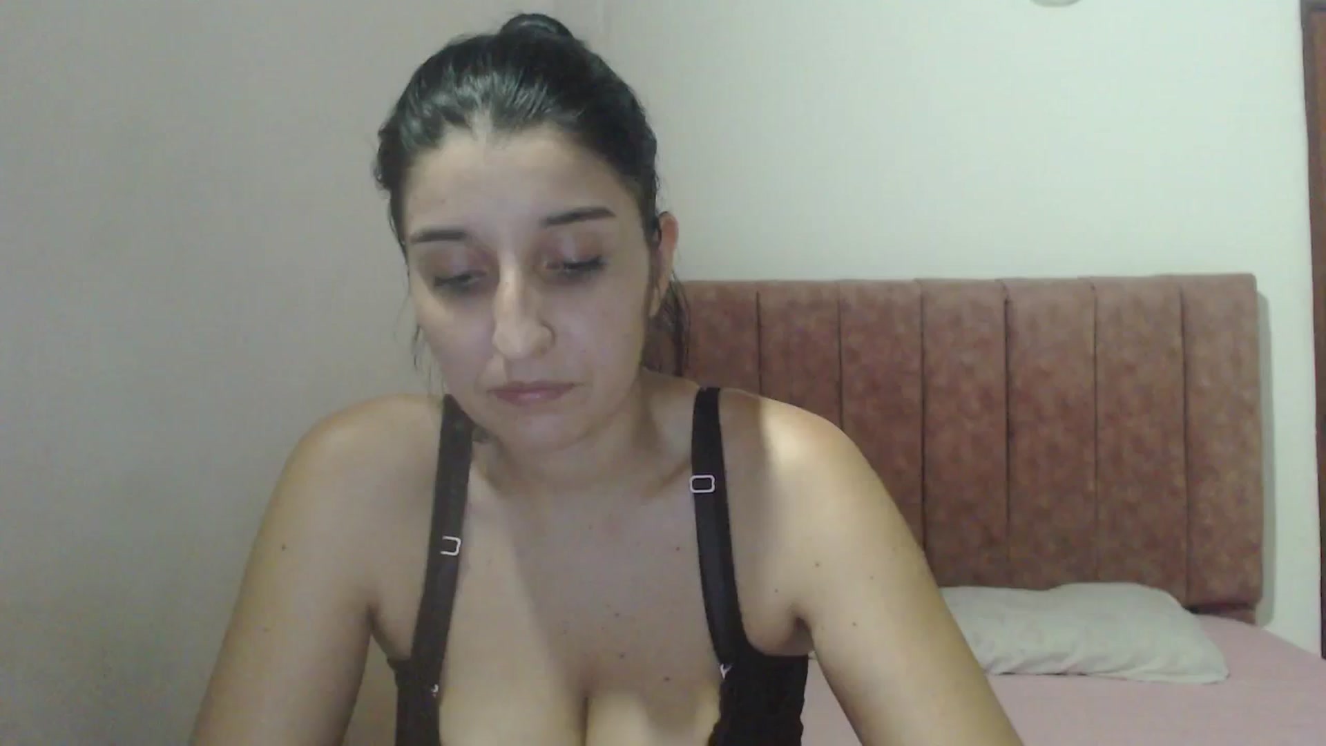 Gallery image thumbnail from Mao02's myfreecams stream on, 12/31/2024, 04:02 image 15 of 20