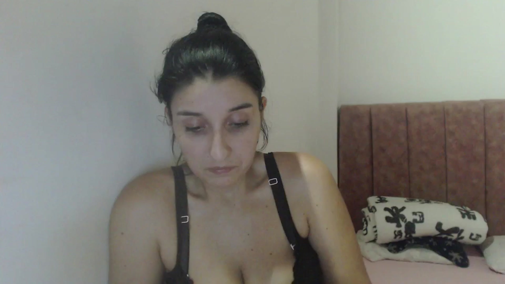 Gallery image thumbnail from Mao02's myfreecams stream on, 12/31/2024, 04:02 image 9 of 20